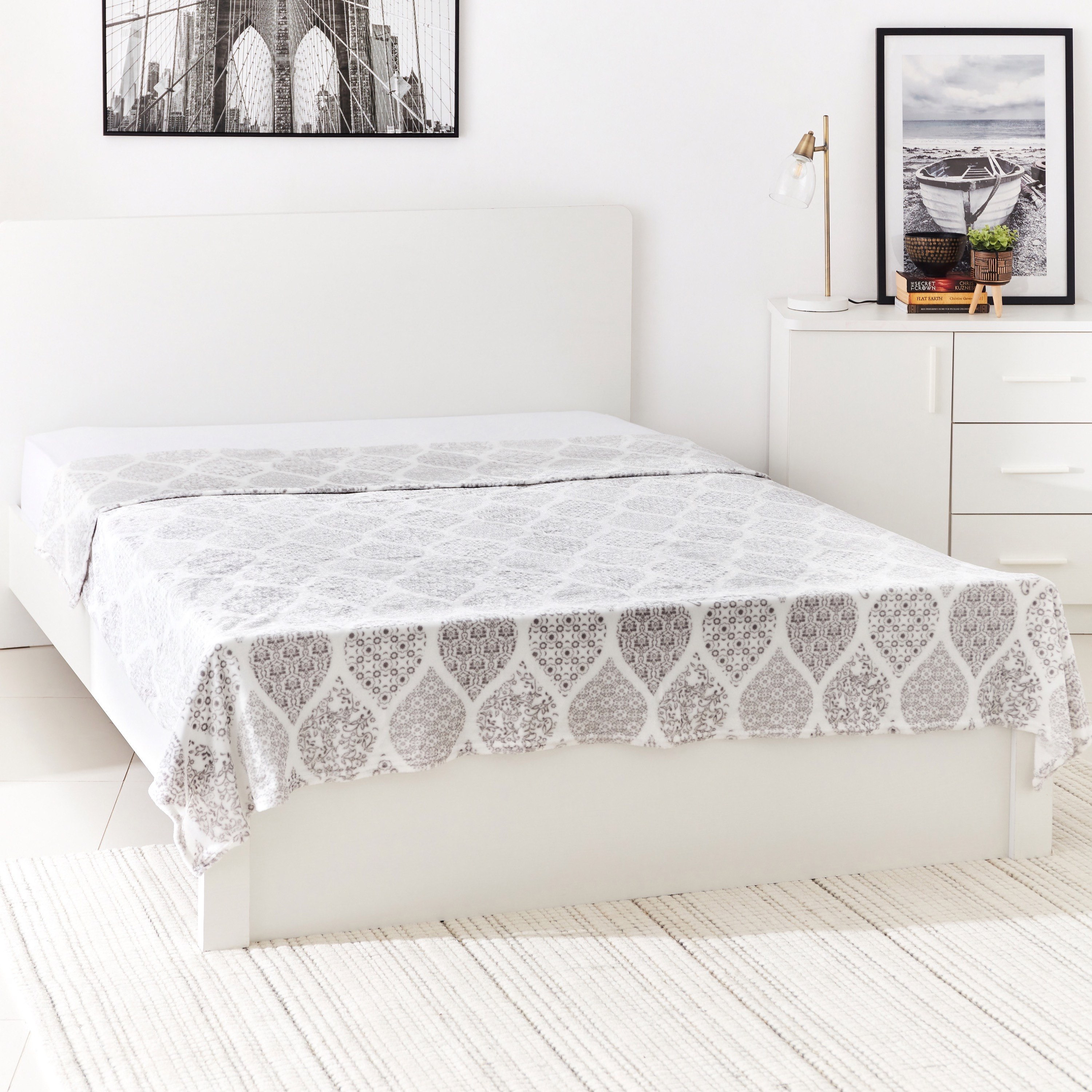 بطّانية مزدوجة كوين فلانيل بطبعات من ماتريكس - 200x220 سم-hbxhomeware-hbxbedroom-image-1