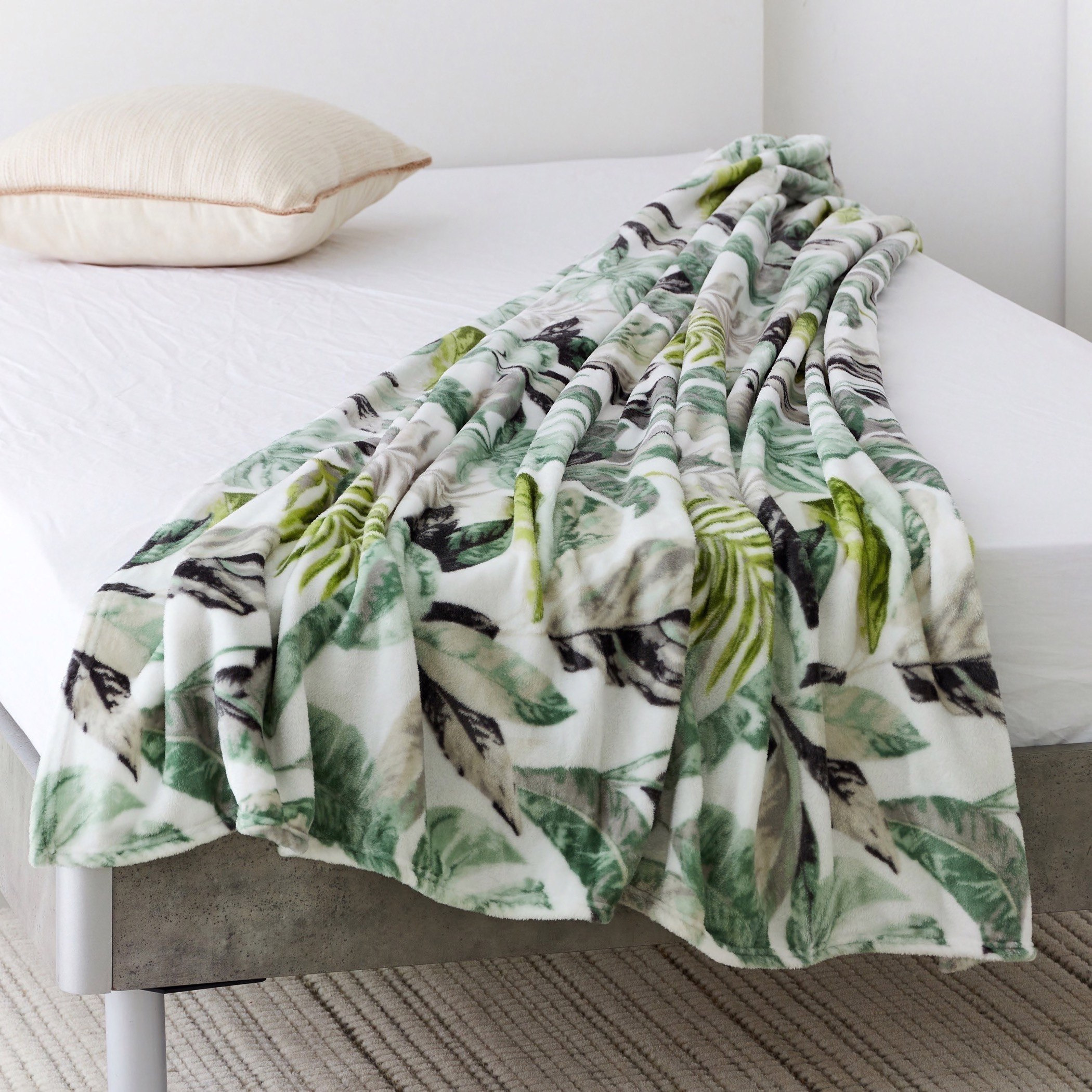 بطانية مزدوجة فلانيل بطبعات من ماتريكس تروبيكال - 150x200 سم-hbxhomeware-hbxbedroom-image-2