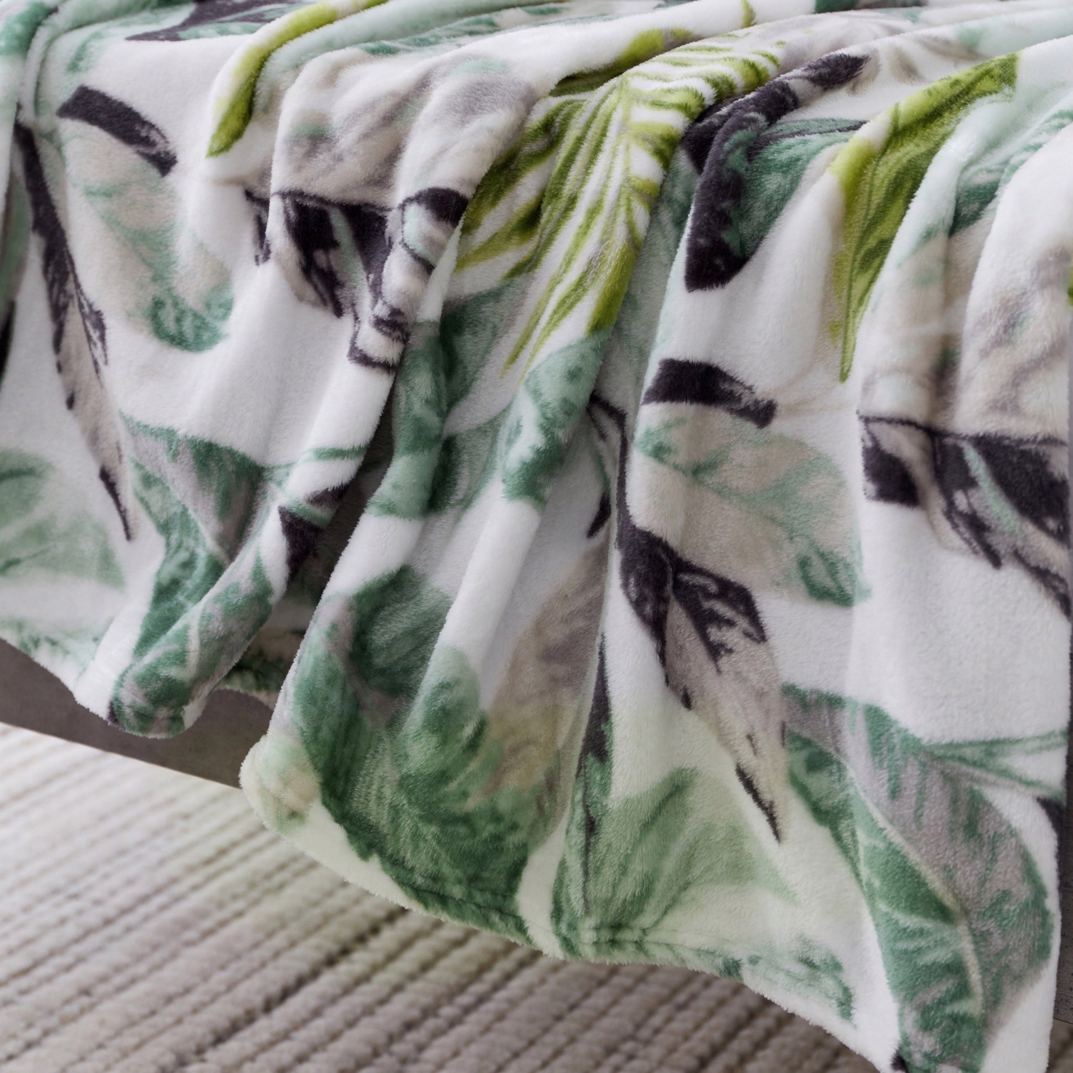 بطانية مزدوجة فلانيل بطبعات من ماتريكس تروبيكال - 150x200 سم-hbxhomeware-hbxbedroom-image-4