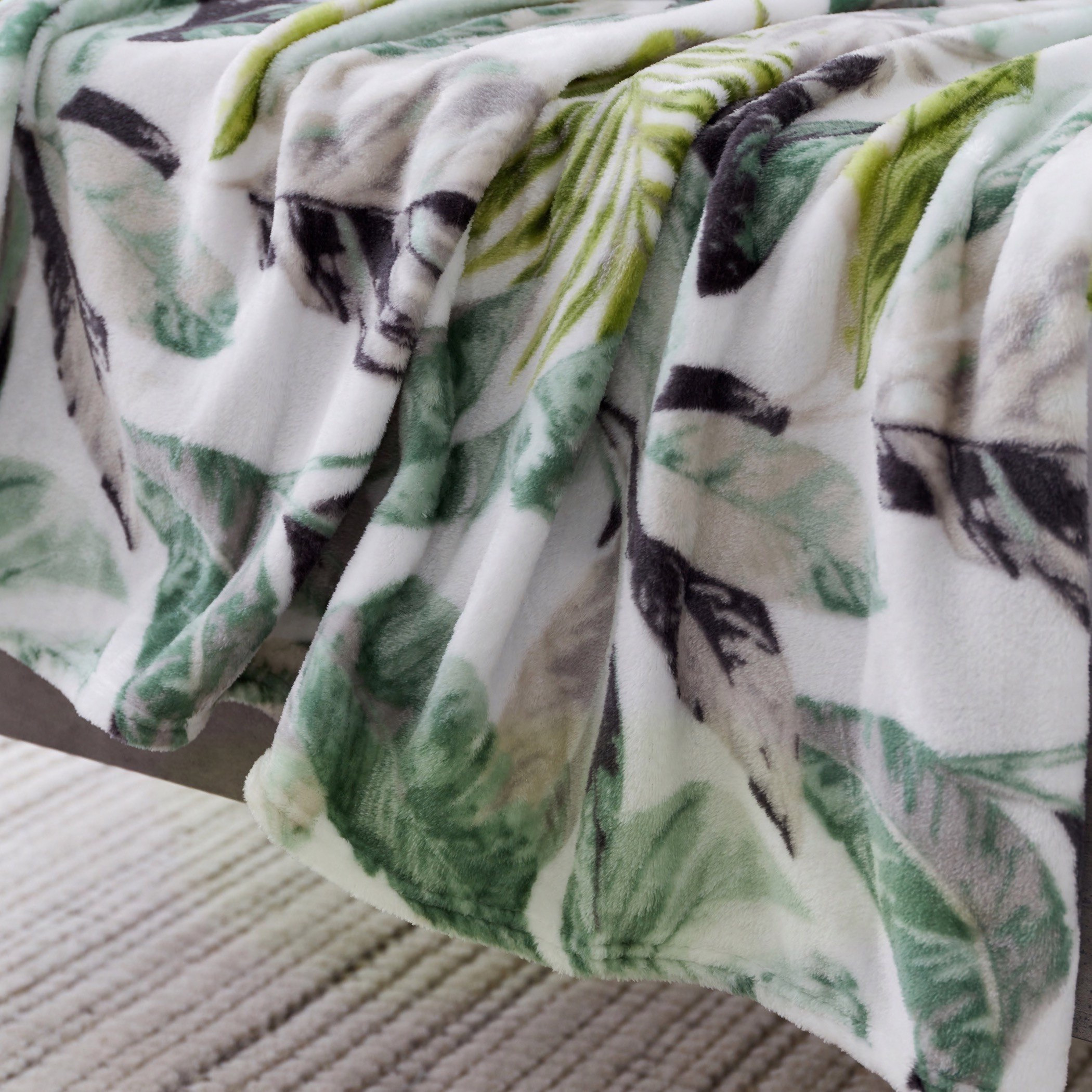 بطانية  فلانيل كوين من ماتريكس تروبيكال- 200x220 سم-hbxhomeware-hbxbedroom-image-4