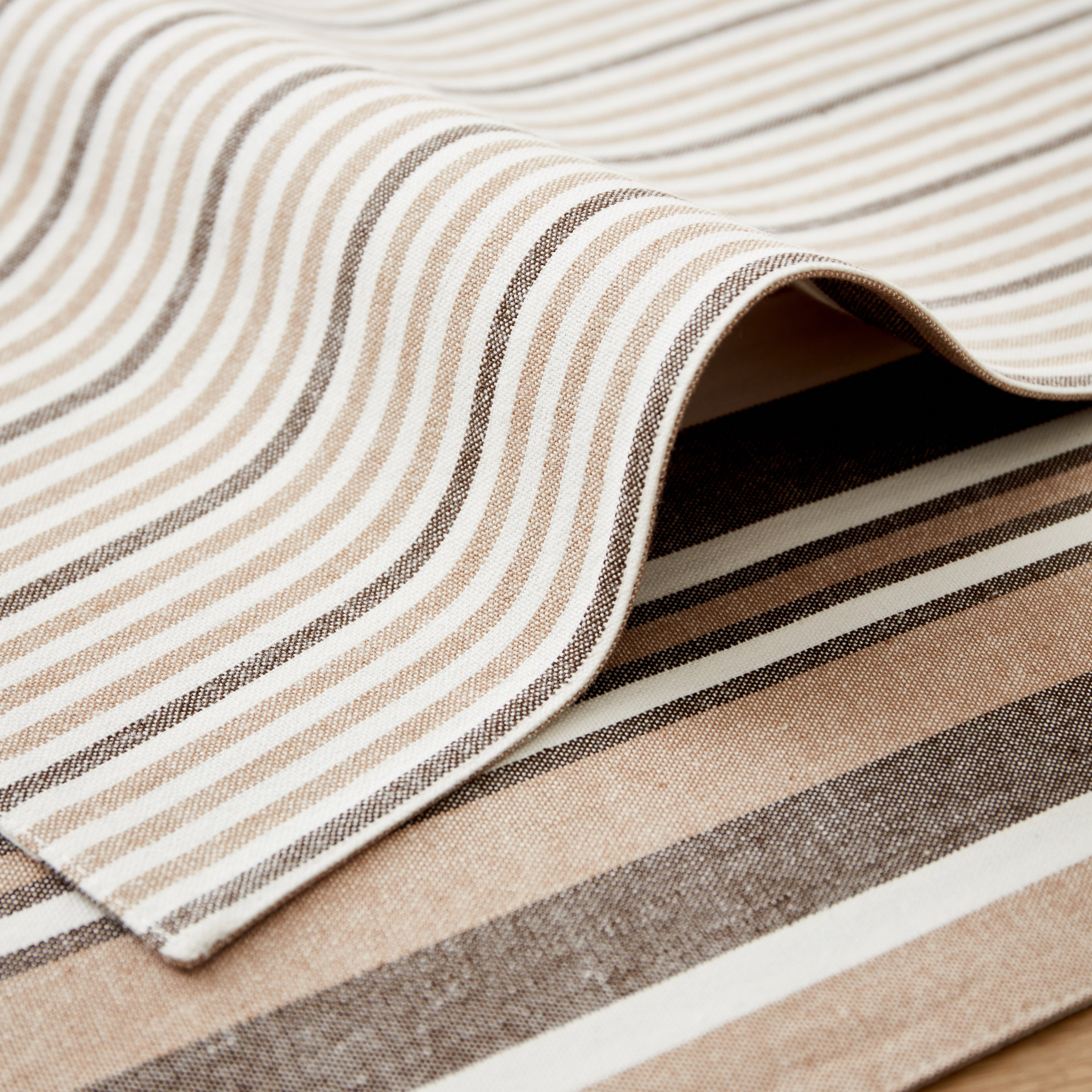 طقم لبادات صحون يستخدام على الوجهين قطعتين من هارلي نورا - 33x48 سم-hbxdecorandfurnishings-homefurnishings-tablelinens-image-2