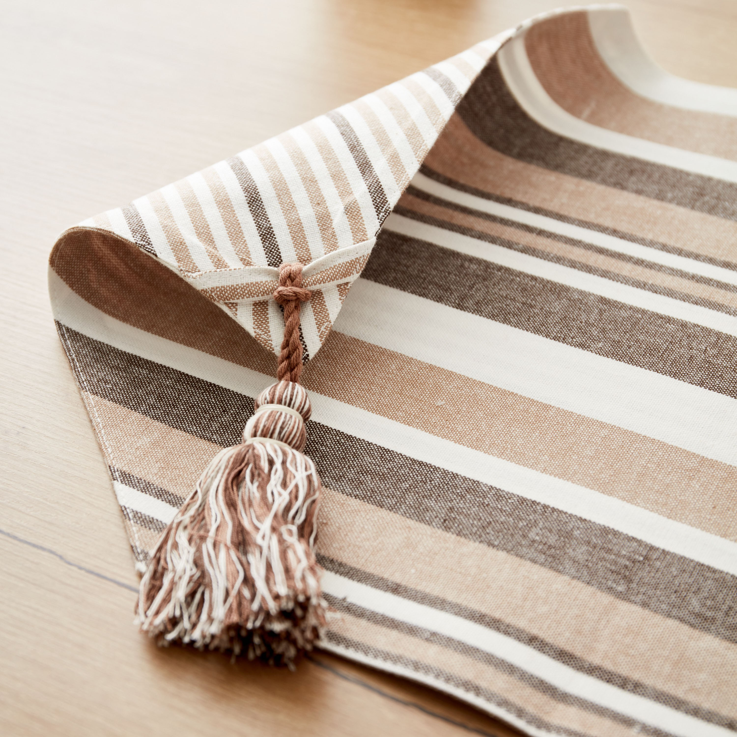 مفرش طاولة يستخدم على الوجهين من هارلي نورا - 33x180 سم-hbxdecorandfurnishings-homefurnishings-tablelinens-image-3