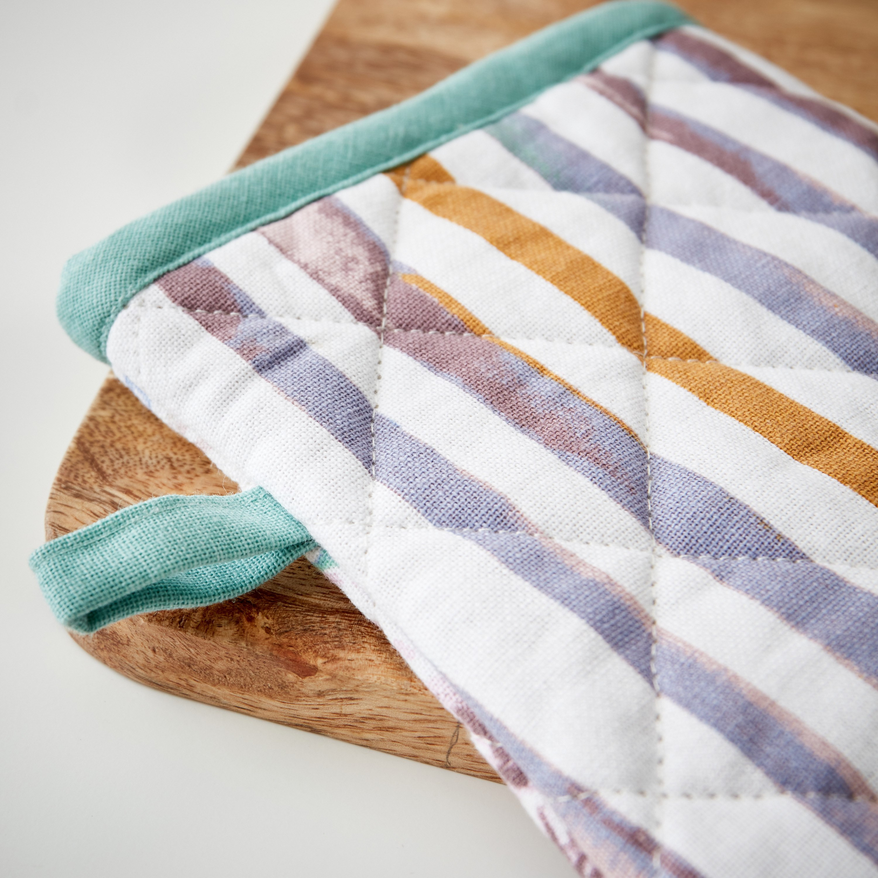 قفاز فرن إلسا من بايتون - 17×33 سم-hbxhomeware-kitchenware-kitchenlinens-image-2