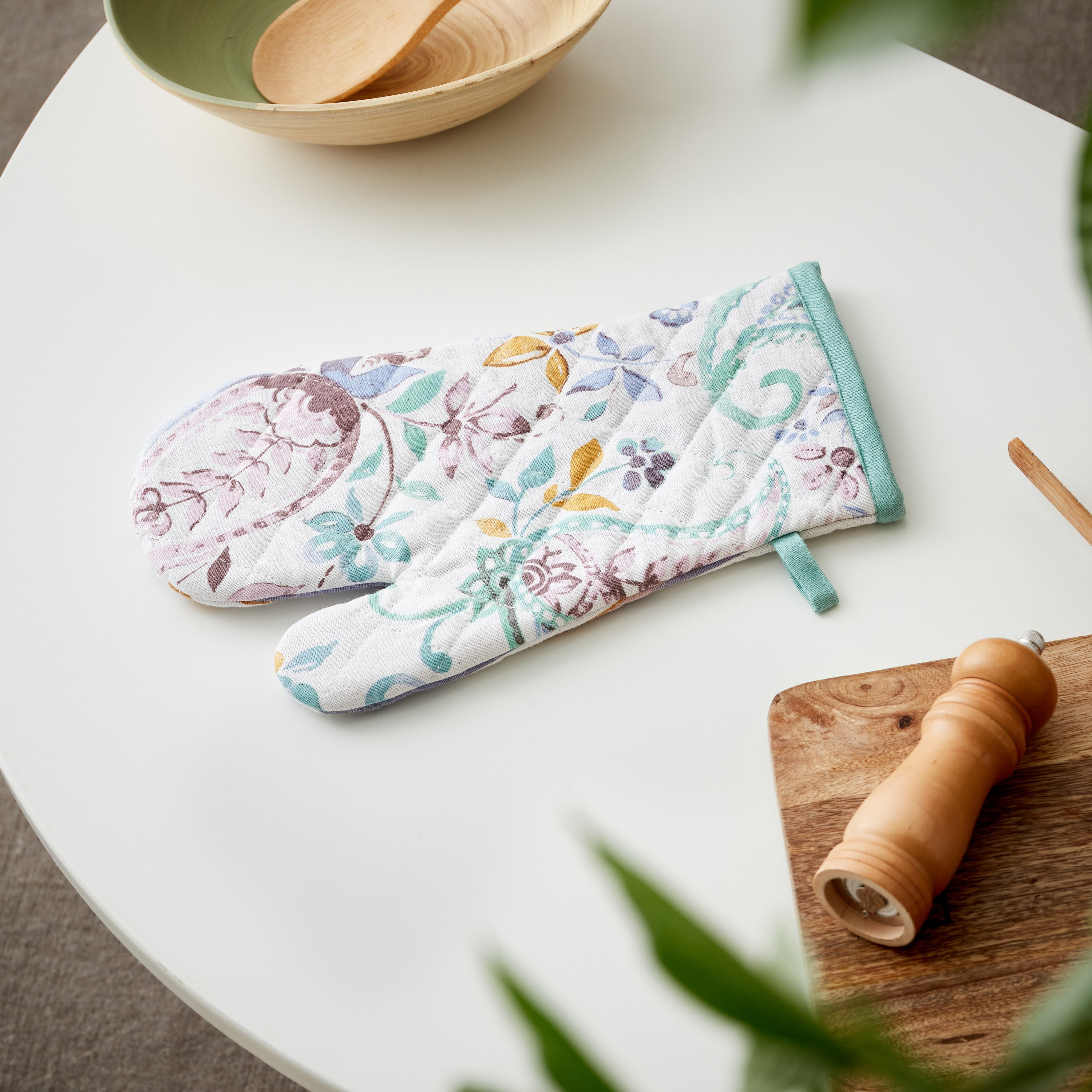 قفاز فرن إلسا من بايتون - 17×33 سم-hbxhomeware-kitchenware-kitchenlinens-image-4
