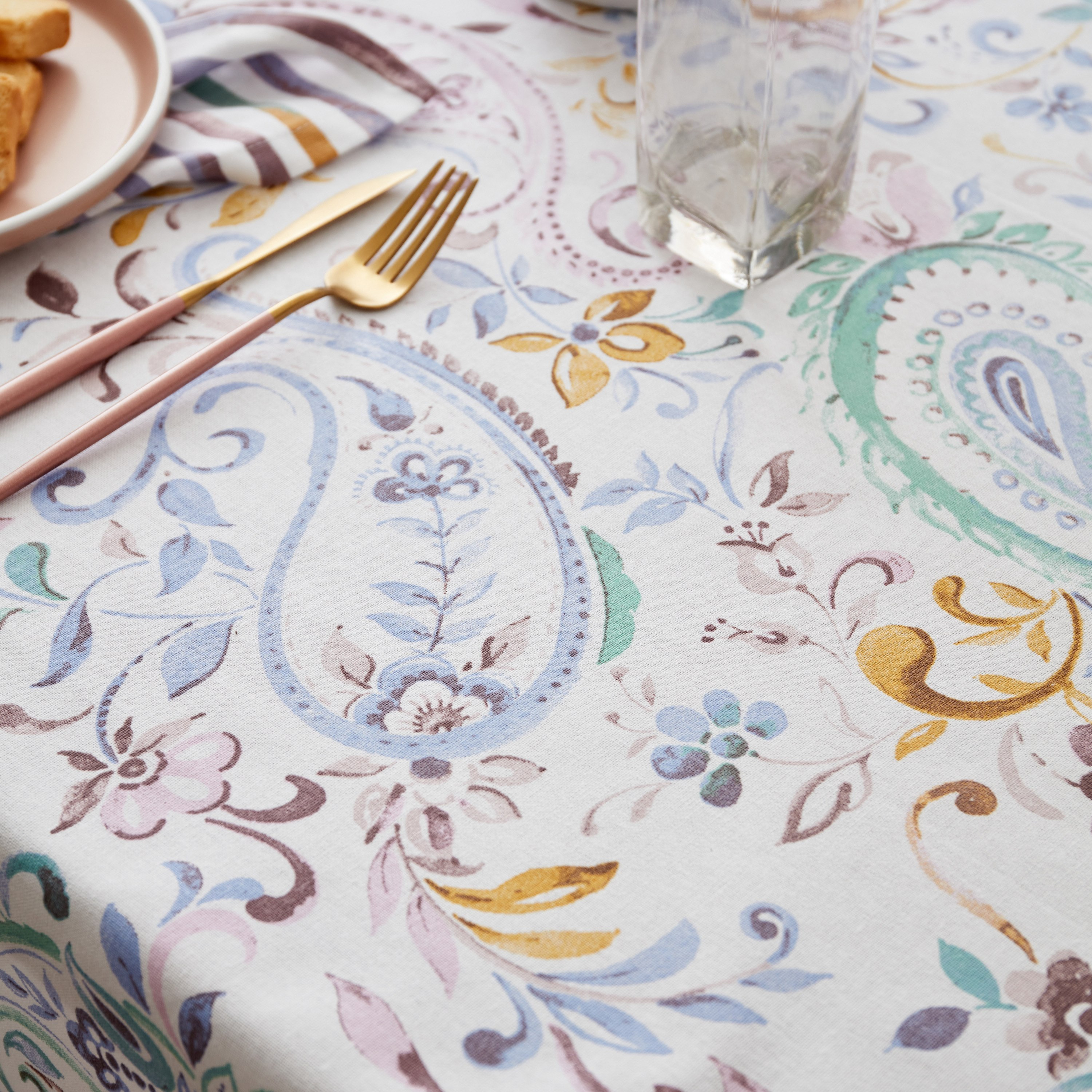 مفرش طاولة من بايتون إلسا - 130 × 170 سم-hbxdecorandfurnishings-homefurnishings-tablelinens-image-2
