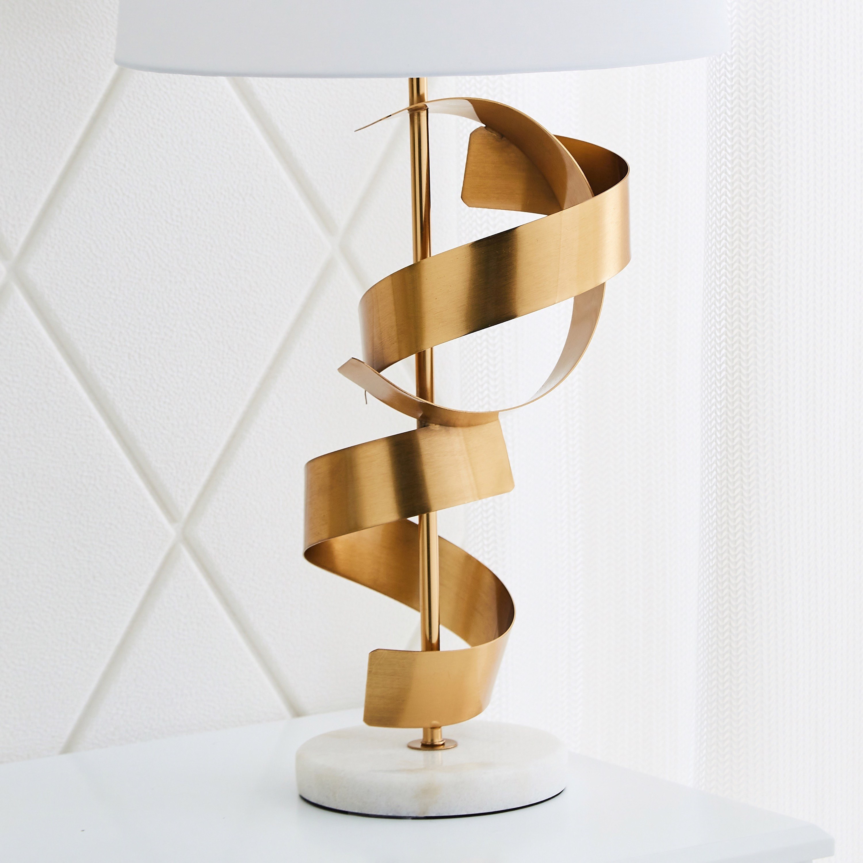 مصباح طاولة من المعدن المتين بقاعدة سيراميك من دييجو - 35x69 سم-hbxlivingroom-lighting-tablelamps-image-3