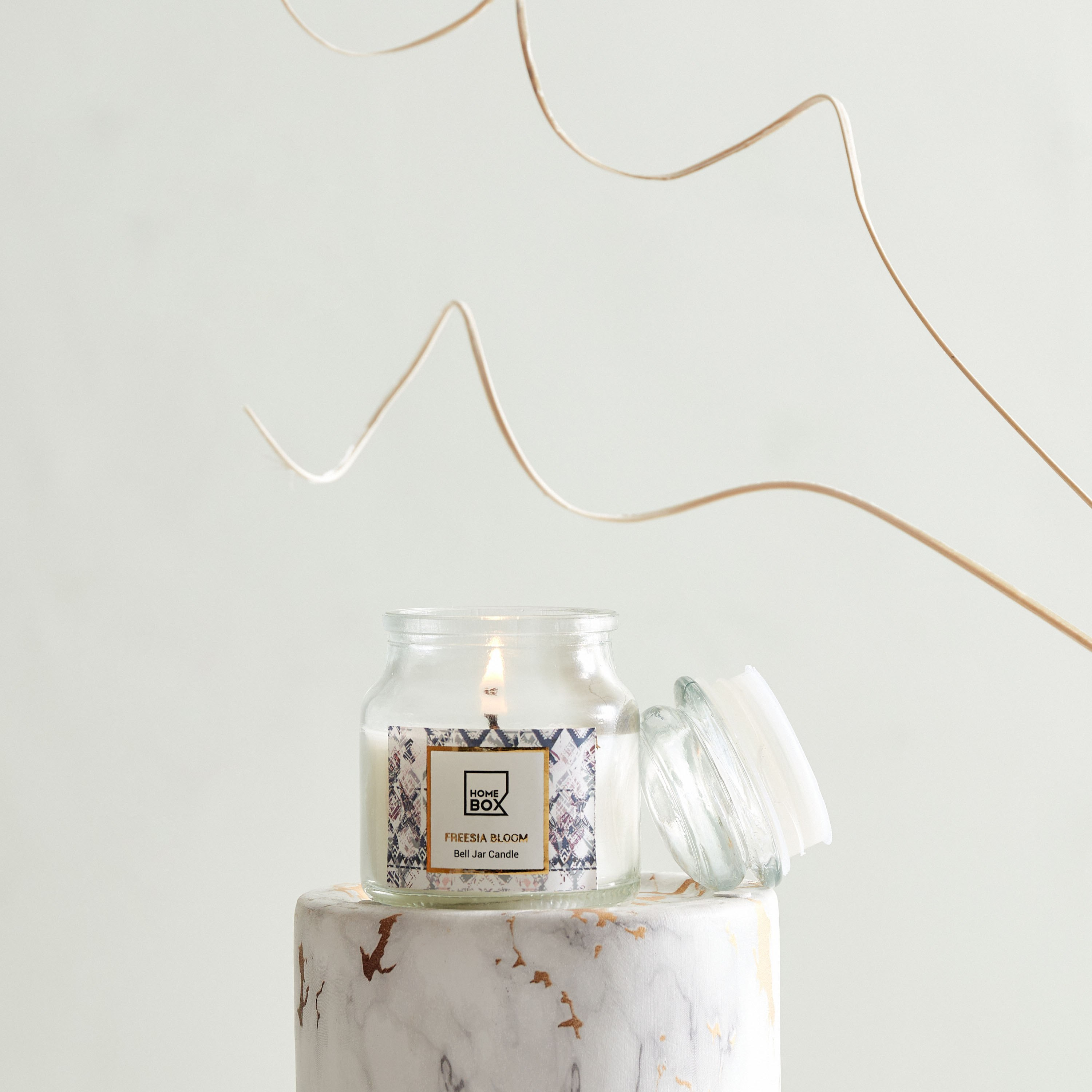 جرّة شمع معطرة برائحة فريزيا بلوم من زوي - 75 جم-hbxhomeware-hbxdecorandfurnishings-image-2