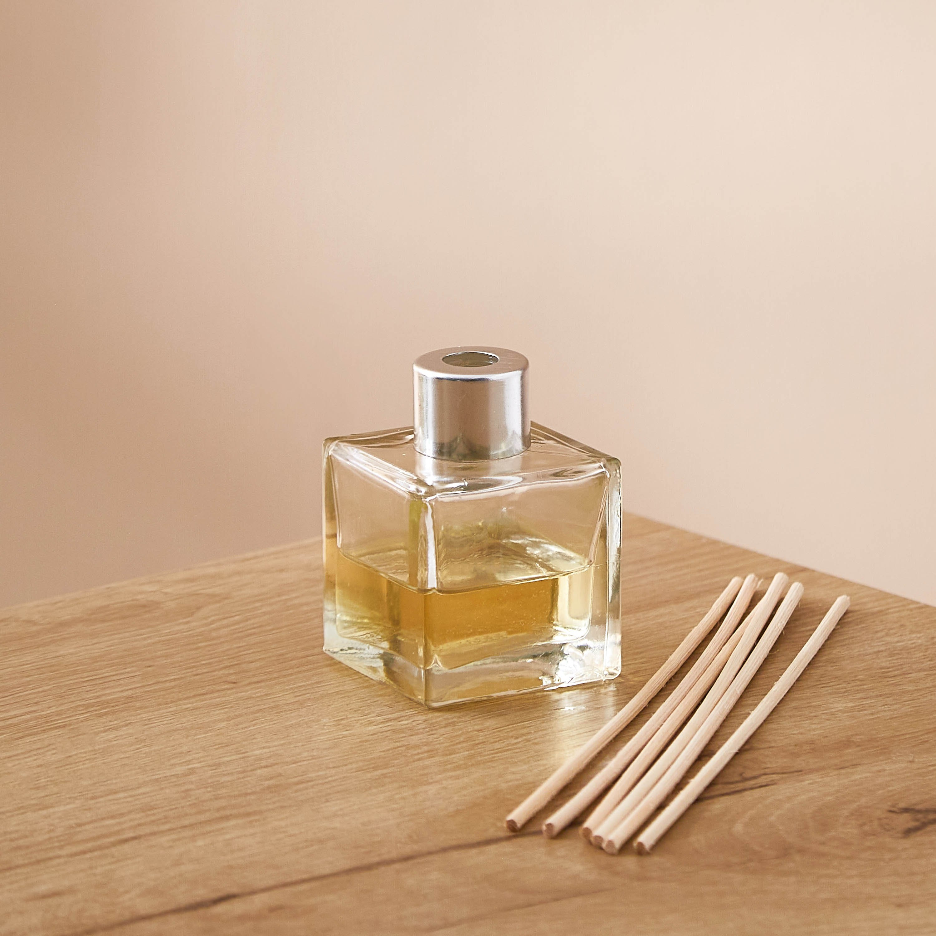 Zoe Bourbon Vanilla Reed Diffuser - 50 ml-hbxbedroom-homefragrance-diffusers-image-4
