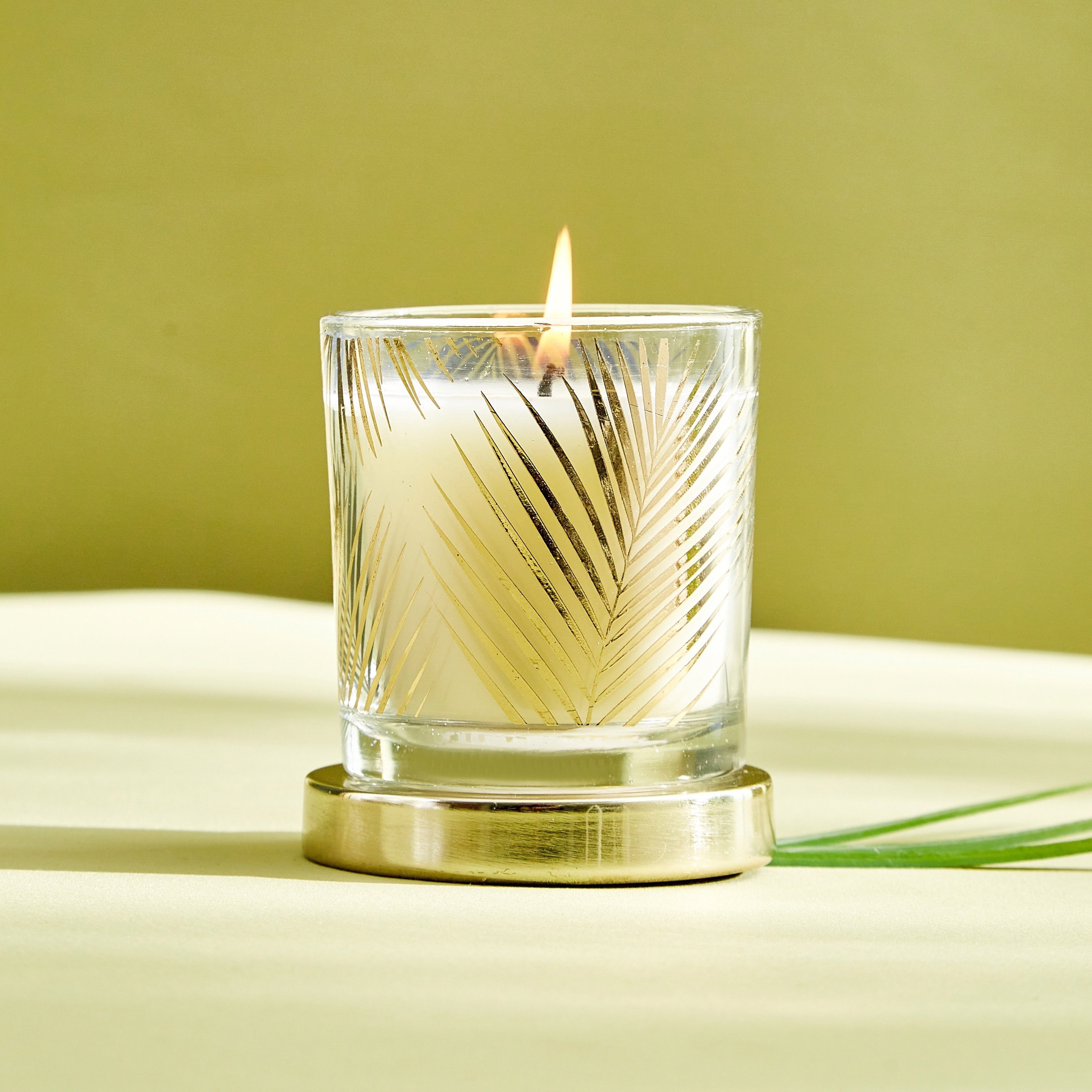 جرة شموع زجاجية بالعود الأبيض من ربيع - 140 جرام-hbxhomeware-hbxdecorandfurnishings-image-1