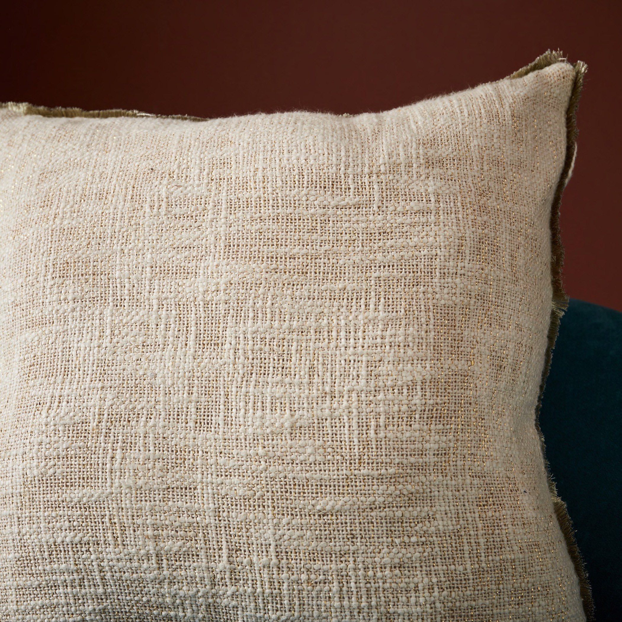وسادة محشوة مخملية مزيّنة بالخرز من أرابيسك كرين - 45x45 سم-hbxlivingroom-furnishings-cushionsandcovers-filledcushions-image-2