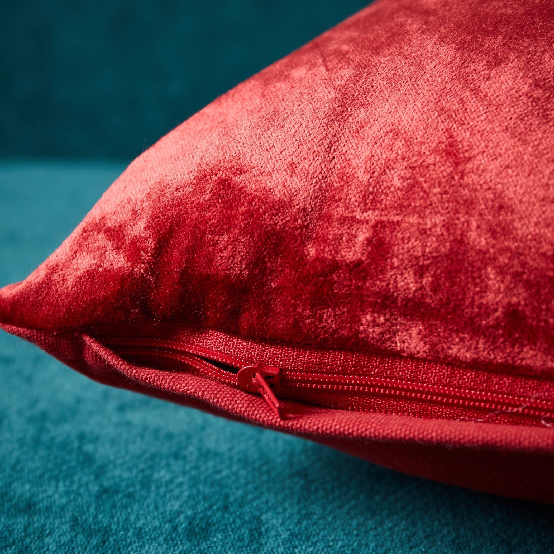 وسادة محشوة مخملية بتطريز طائر الكركي من أرابيسك - 45x45 سم-hbxlivingroom-furnishings-cushionsandcovers-filledcushions-image-3