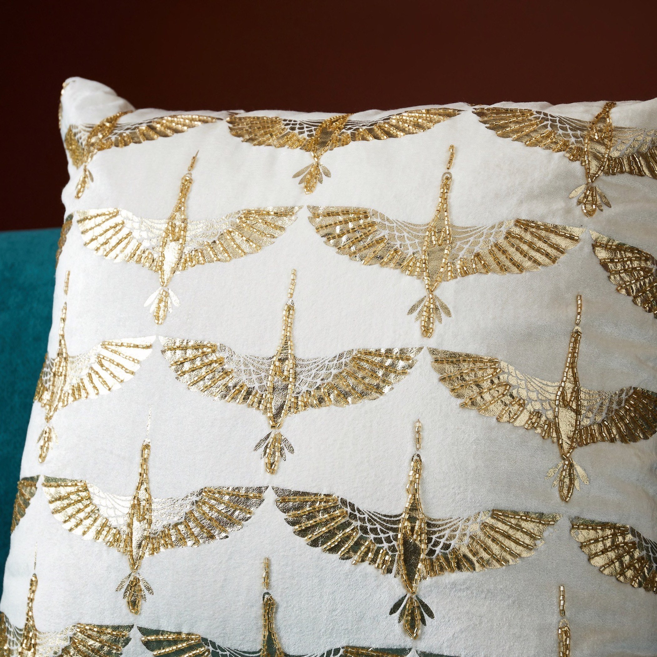 وسادة محشوة مخملية مزيّنة بالخرز من أرابيسك كرين - 45x45 سم-hbxlivingroom-furnishings-cushionsandcovers-filledcushions-image-2