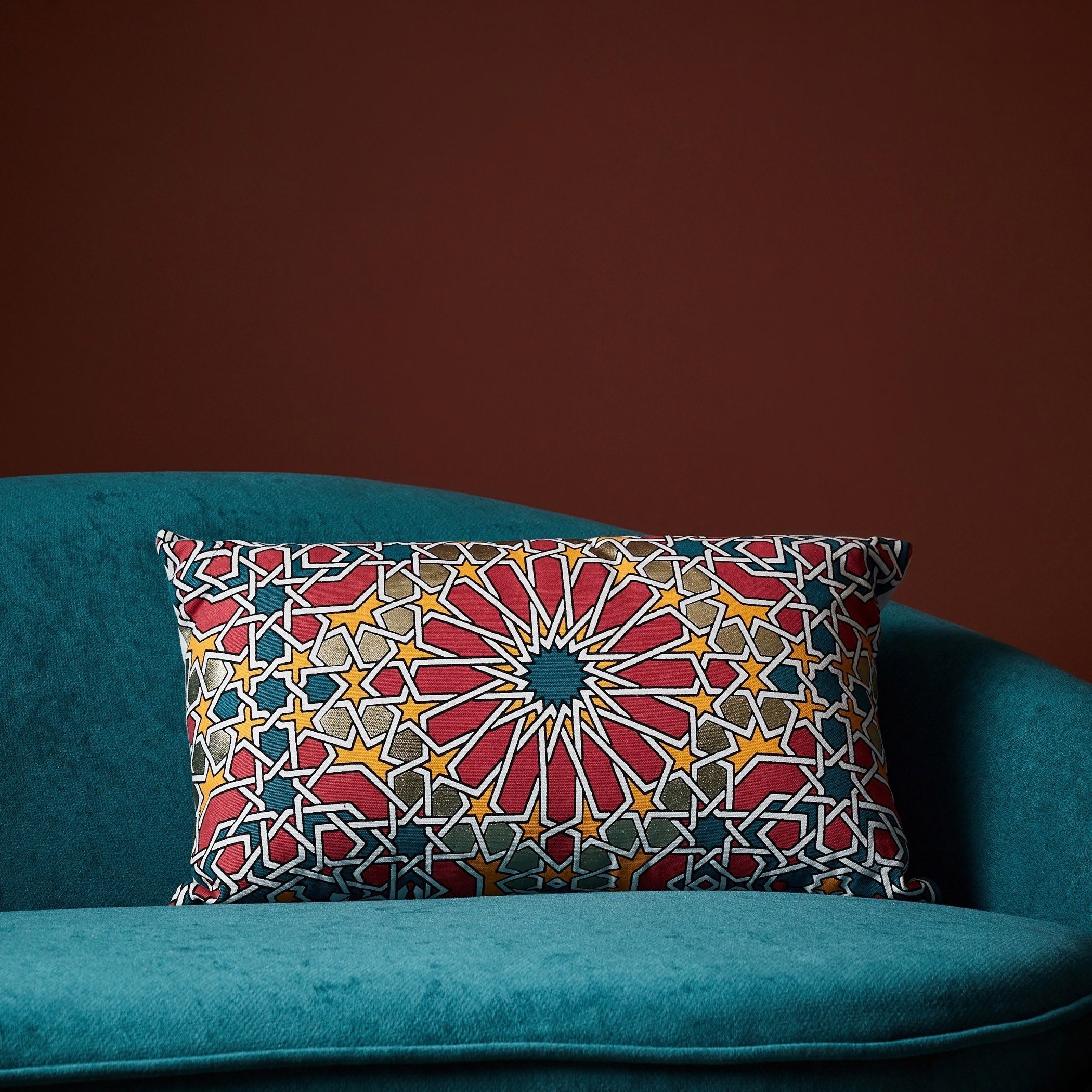 وسادة قطن محشوة بطبعات من أرابيسك كرين - 30x50 سم-hbxlivingroom-furnishings-cushionsandcovers-filledcushions-image-1