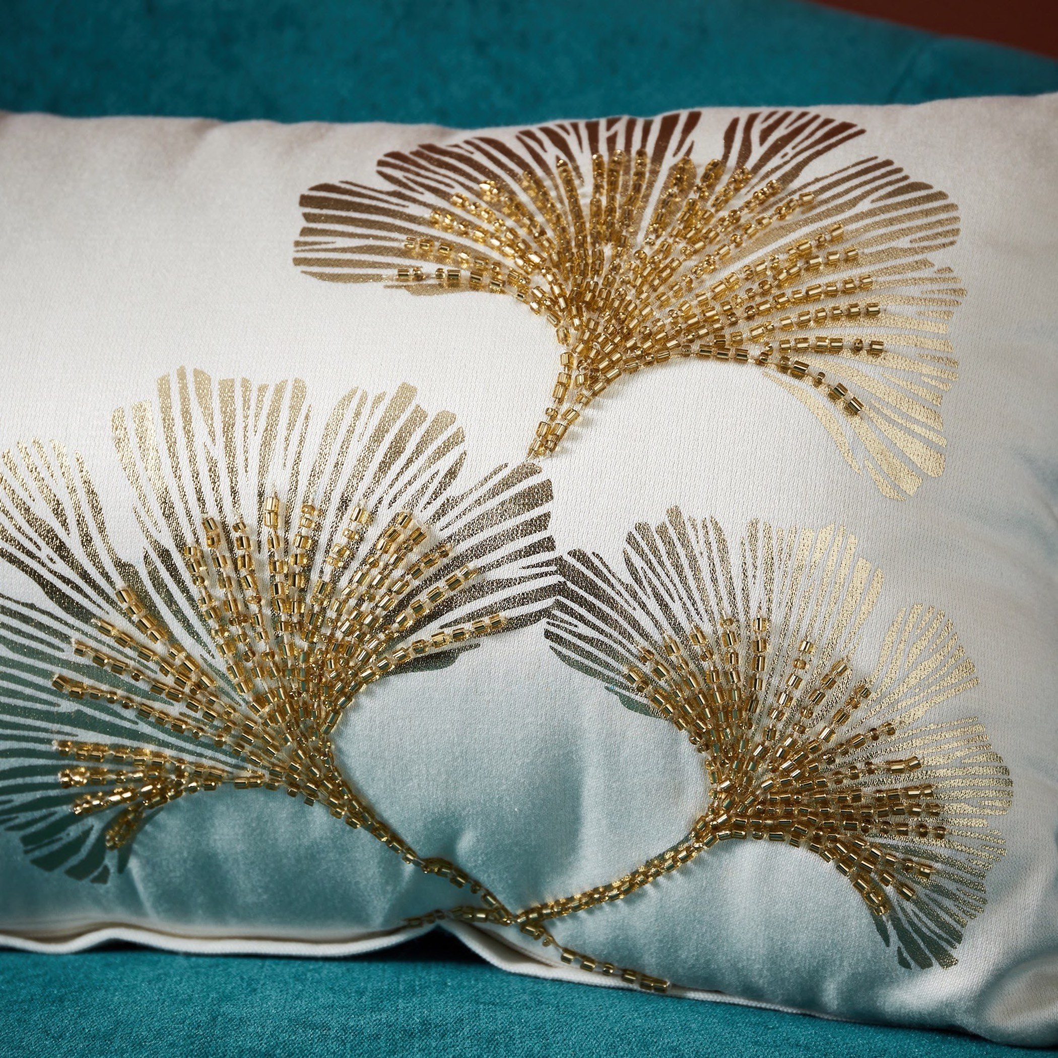 وسادة محشوة مزيّنة بالخرز وطبعات من جينكو - 30x50 سم-hbxlivingroom-furnishings-cushionsandcovers-filledcushions-image-2