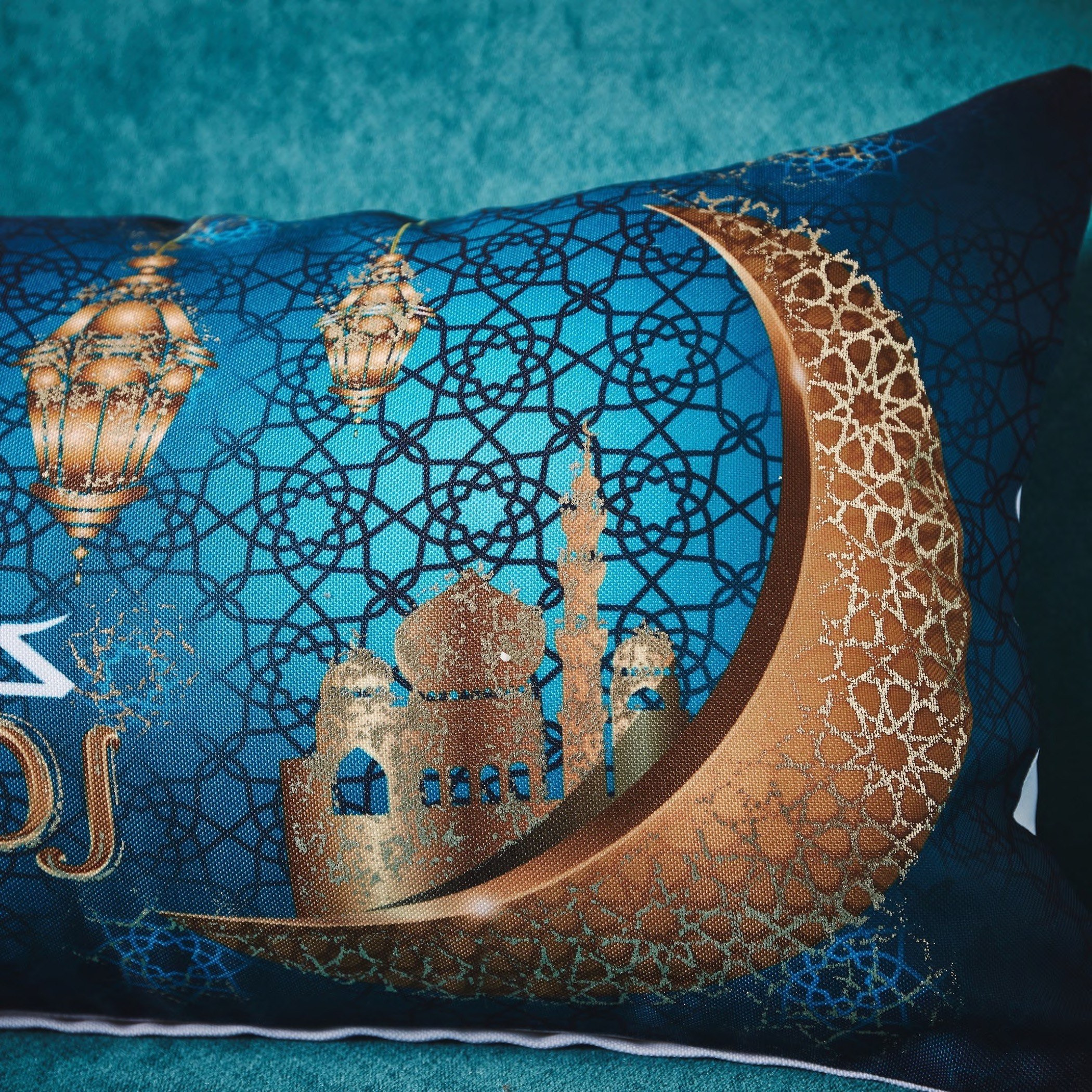 وسادة محشوة بطبعات من أرابيسك - 30x50 سم-hbxdecorandfurnishings-homefurnishings-cushionsandcovers-filledcushions-image-2