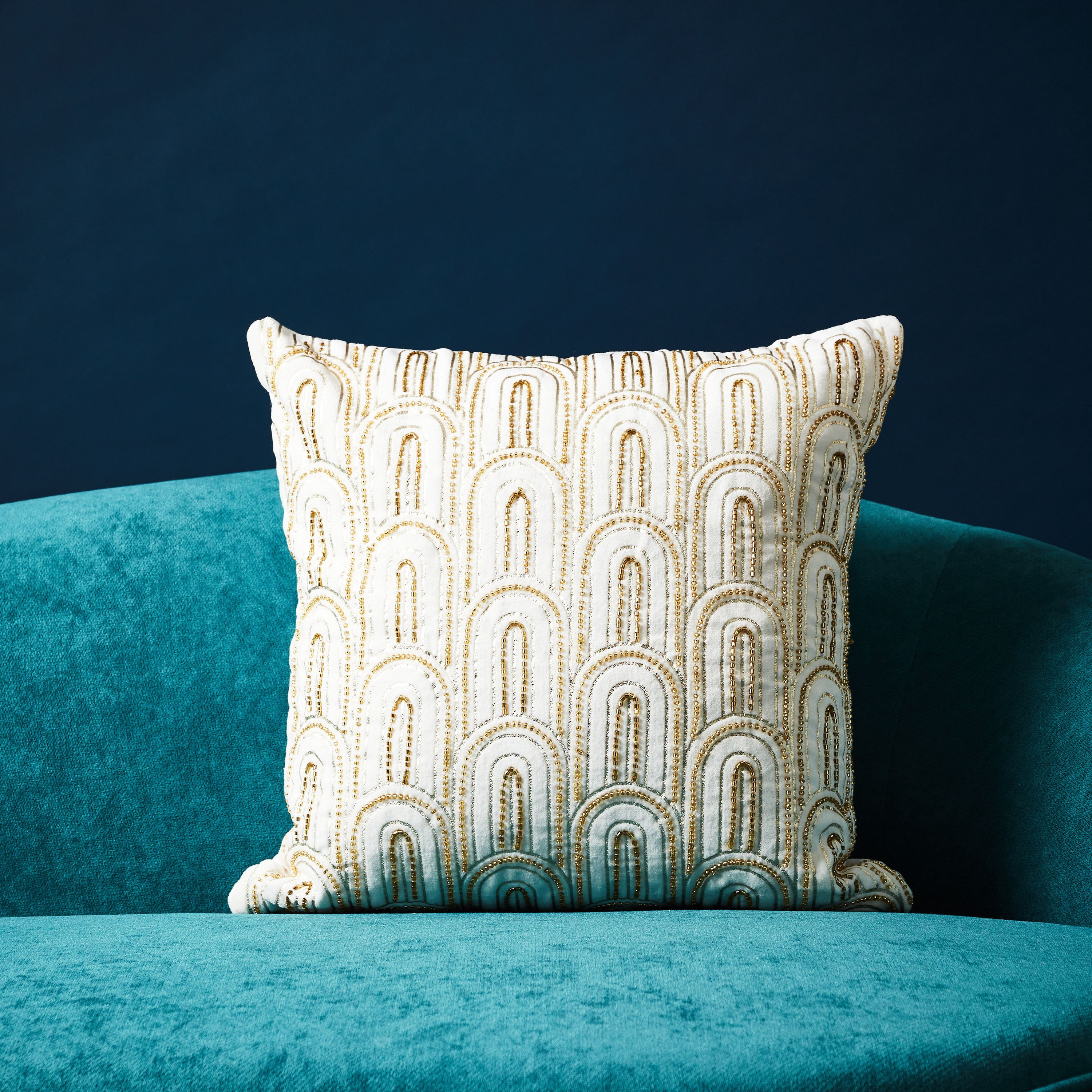 غطاء وسادة مخملي قطني مزين بالرقائق المعدنية والخرز من أمبريدج ميا - 45x45 سم-hbxhomeware-cushionsandcovers-cushioncovers-image-1