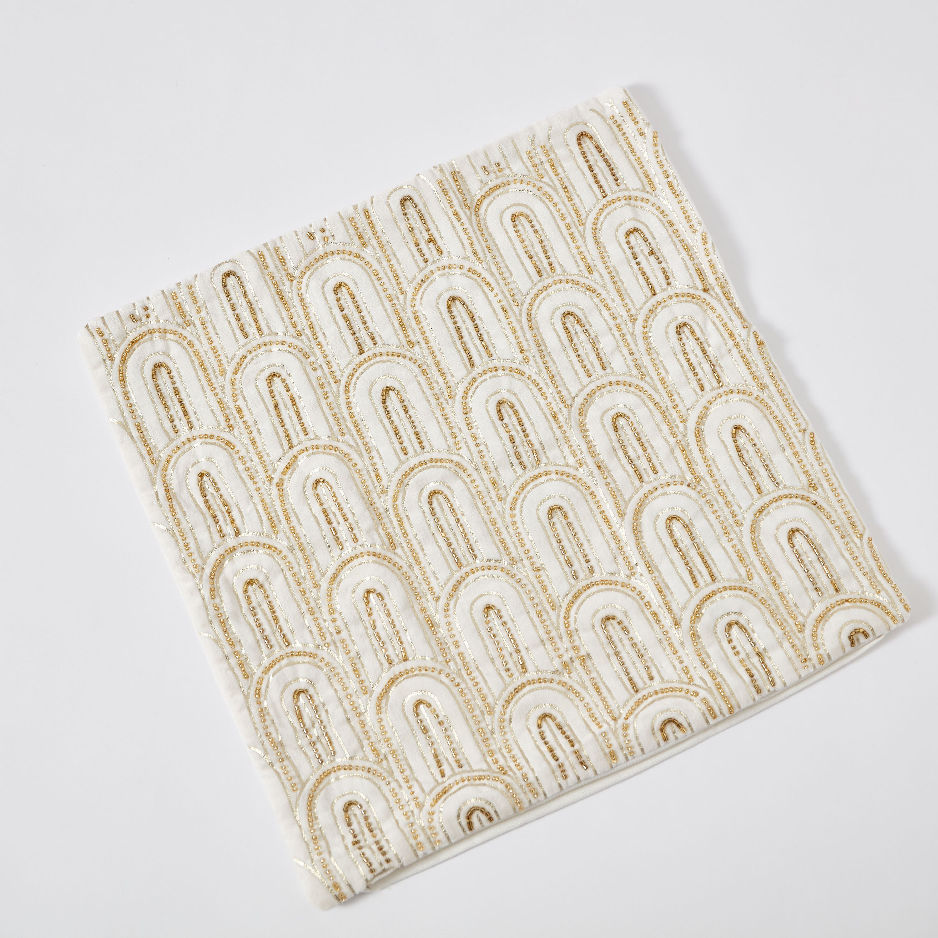 غطاء وسادة مخملي قطني مزين بالرقائق المعدنية والخرز من أمبريدج ميا - 45x45 سم-hbxhomeware-cushionsandcovers-cushioncovers-image-6