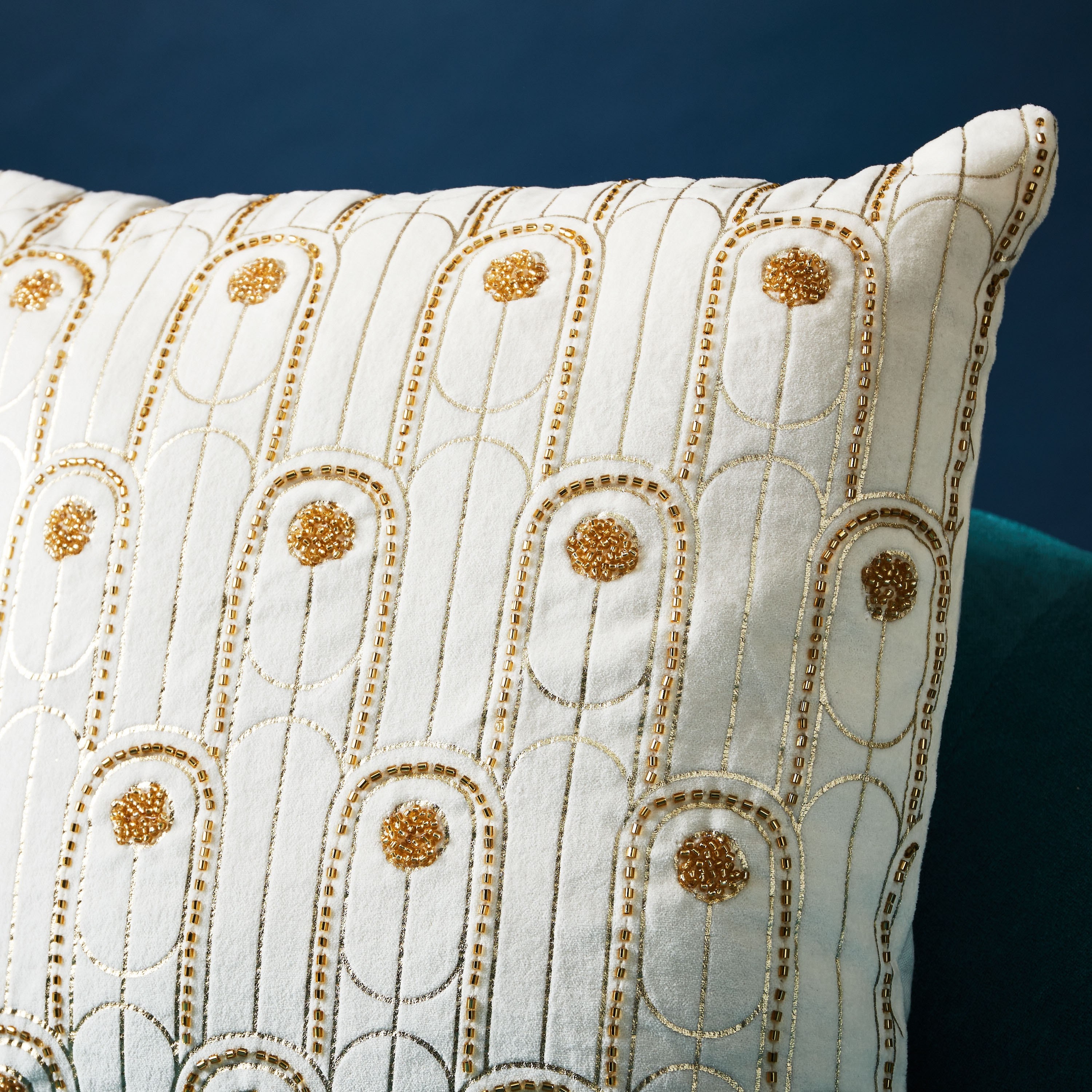 غطاء وسادة من القطن والمخمل مزينة بالخرز والفويل من أمبريدج إيلا - 45x45 سم-PROMO_HB_AE_B1G1_250925-image-2