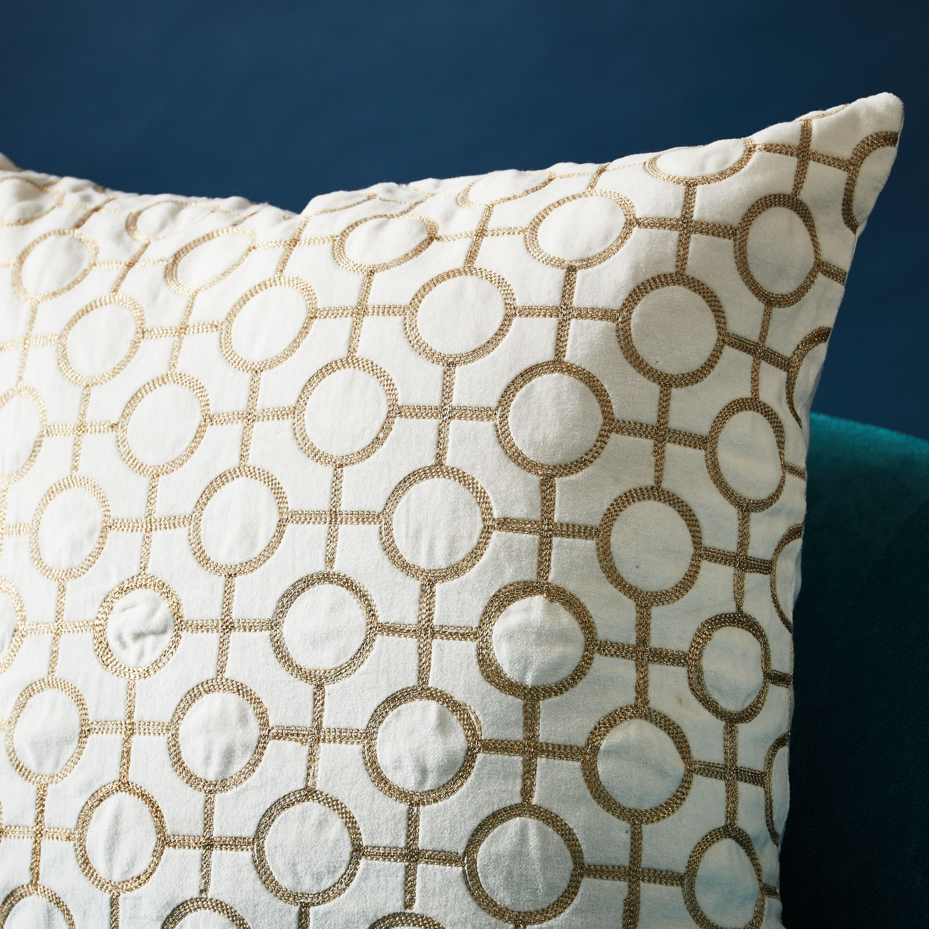 غطاء وسادة من المخمل والقطن مطرّز من أمبريدج جريس- 45x45 سم-PROMO_HB_AE_B1G1_250925-image-2