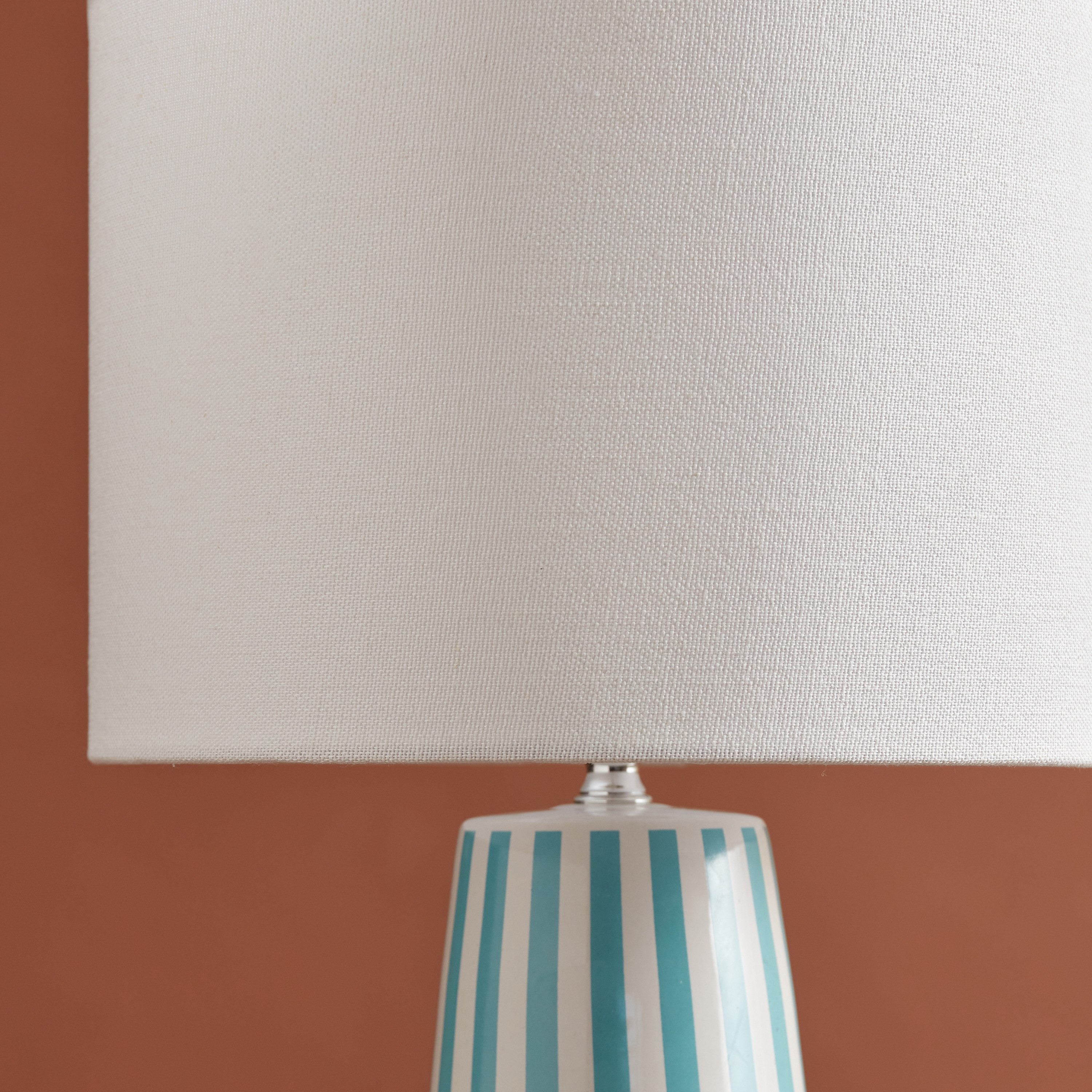 مصباح طاولة سيراميك مخطط من فاليري - 25x25x45 سم-hbxlivingroom-lighting-tablelamps-image-3
