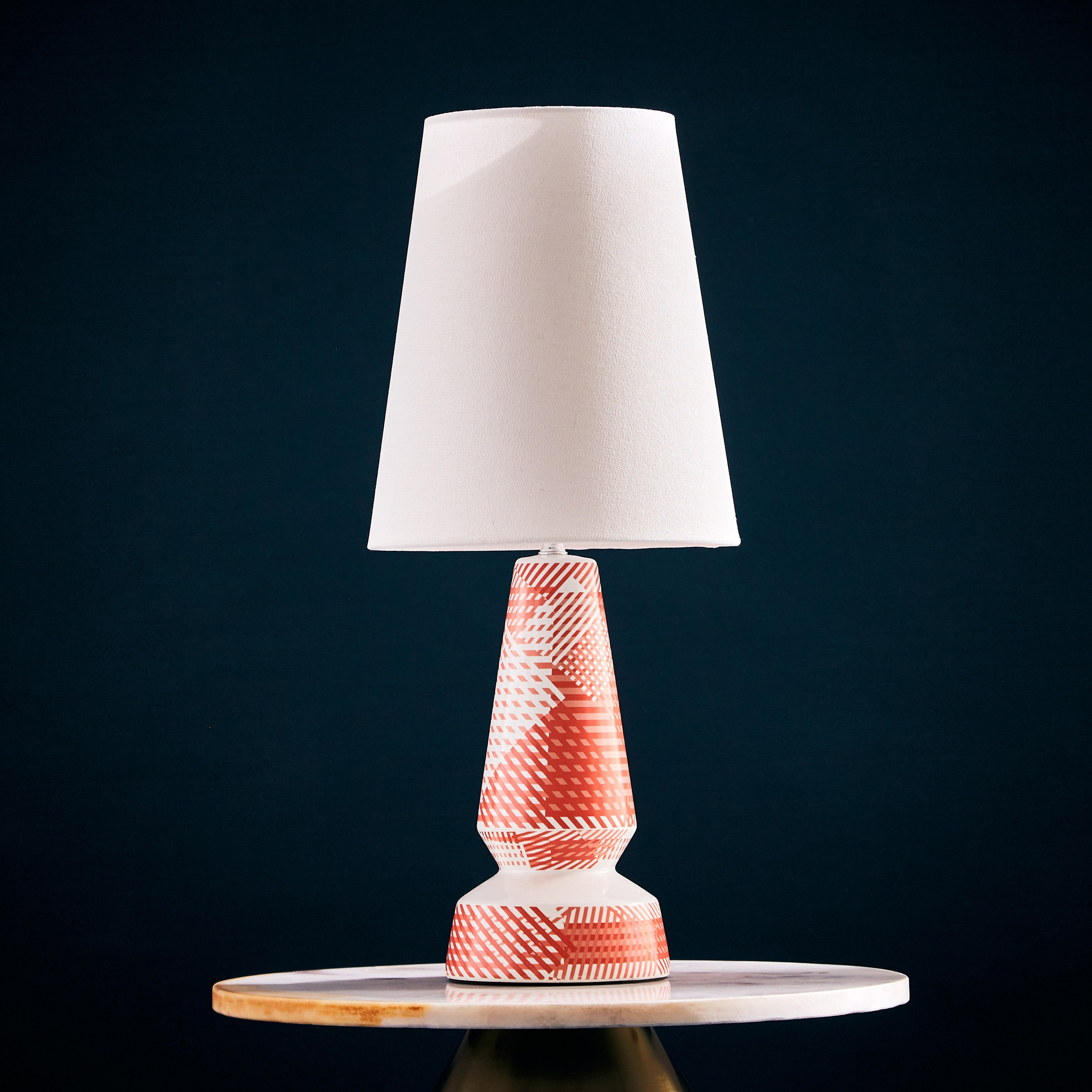 مصباح طاولة بتصميم هندسي من السيراميك من فاليري - 24×24×59 سم-hbxlivingroom-lighting-tablelamps-image-1