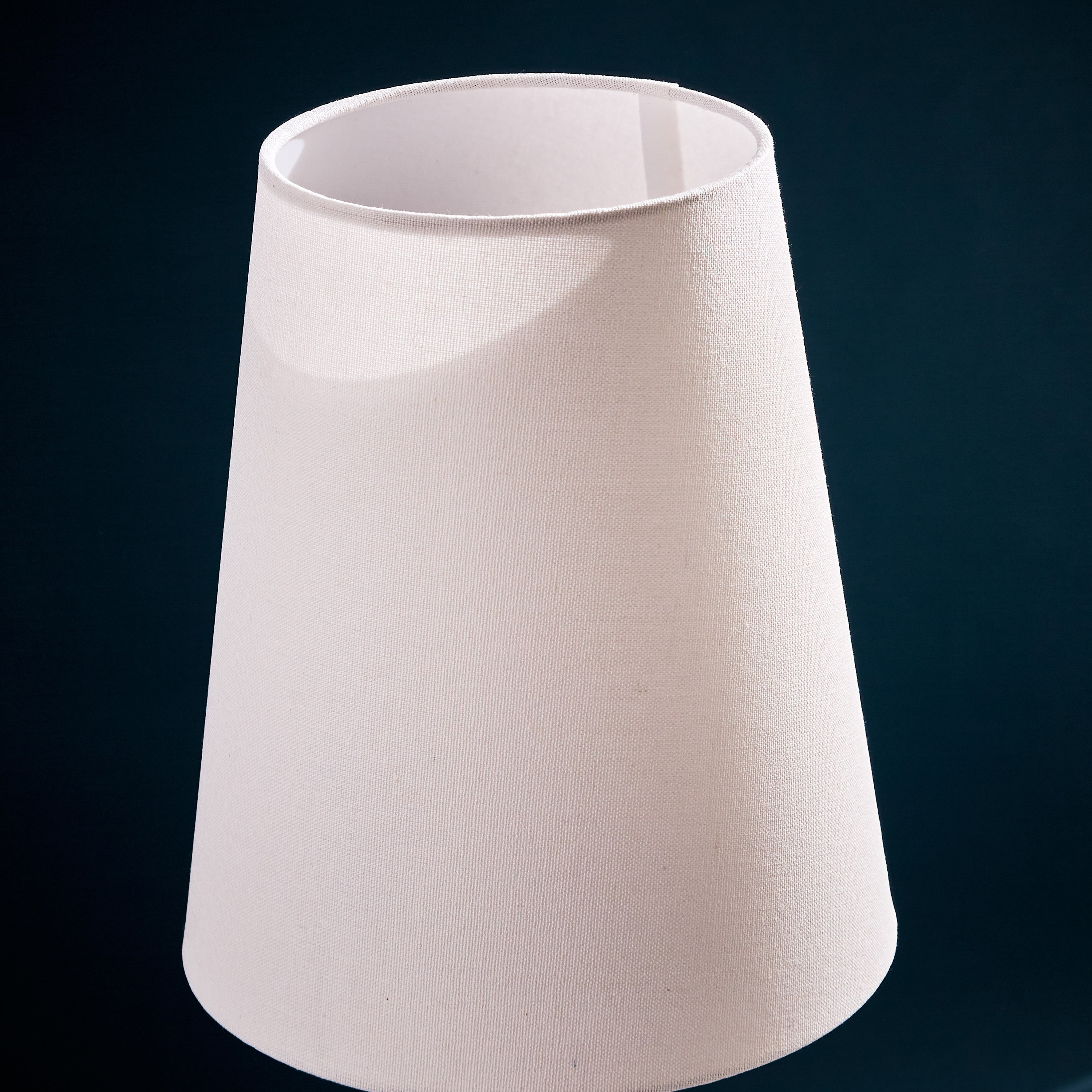 مصباح طاولة بتصميم هندسي من السيراميك من فاليري - 24×24×59 سم-hbxlivingroom-lighting-tablelamps-image-3