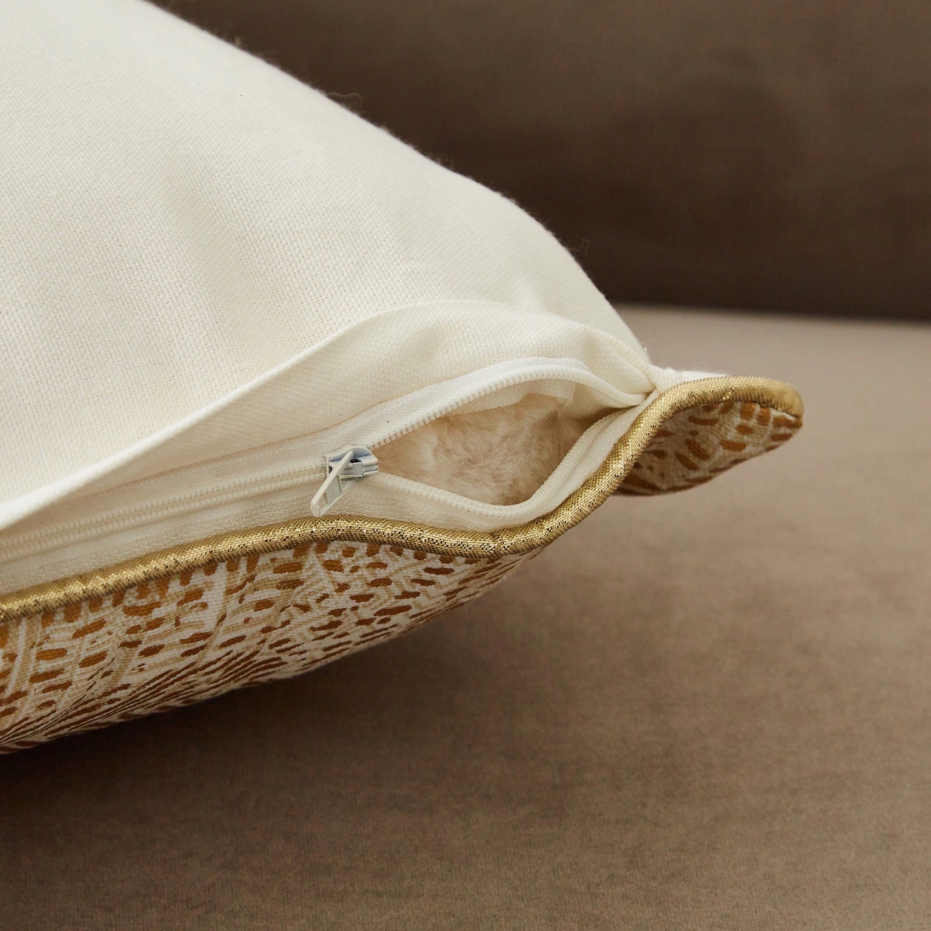 غطاء وسادة بطبعات من بترا اليك - 45x45 سم-hbxhomeware-cushionsandcovers-cushioncovers-image-3