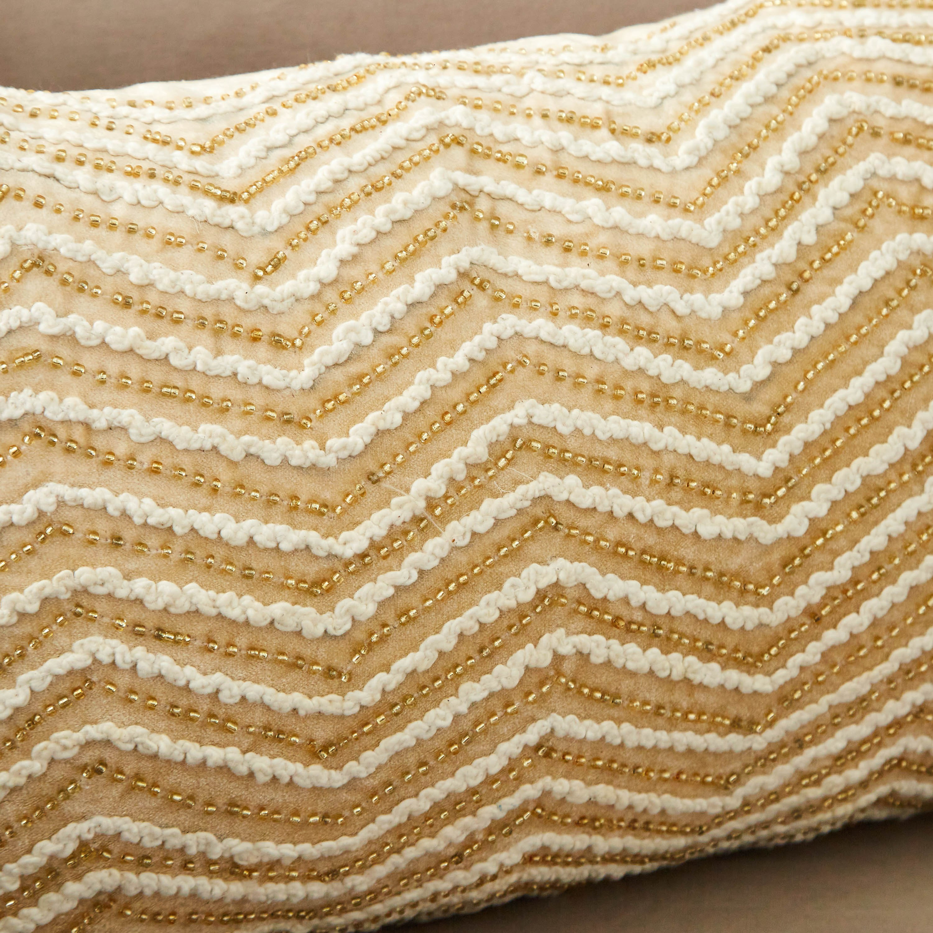 وسادة محشوة مخملية مزيّنة بالخرز كارين من بترا - 30x50 سم-hbxlivingroom-furnishings-cushionsandcovers-filledcushions-image-2