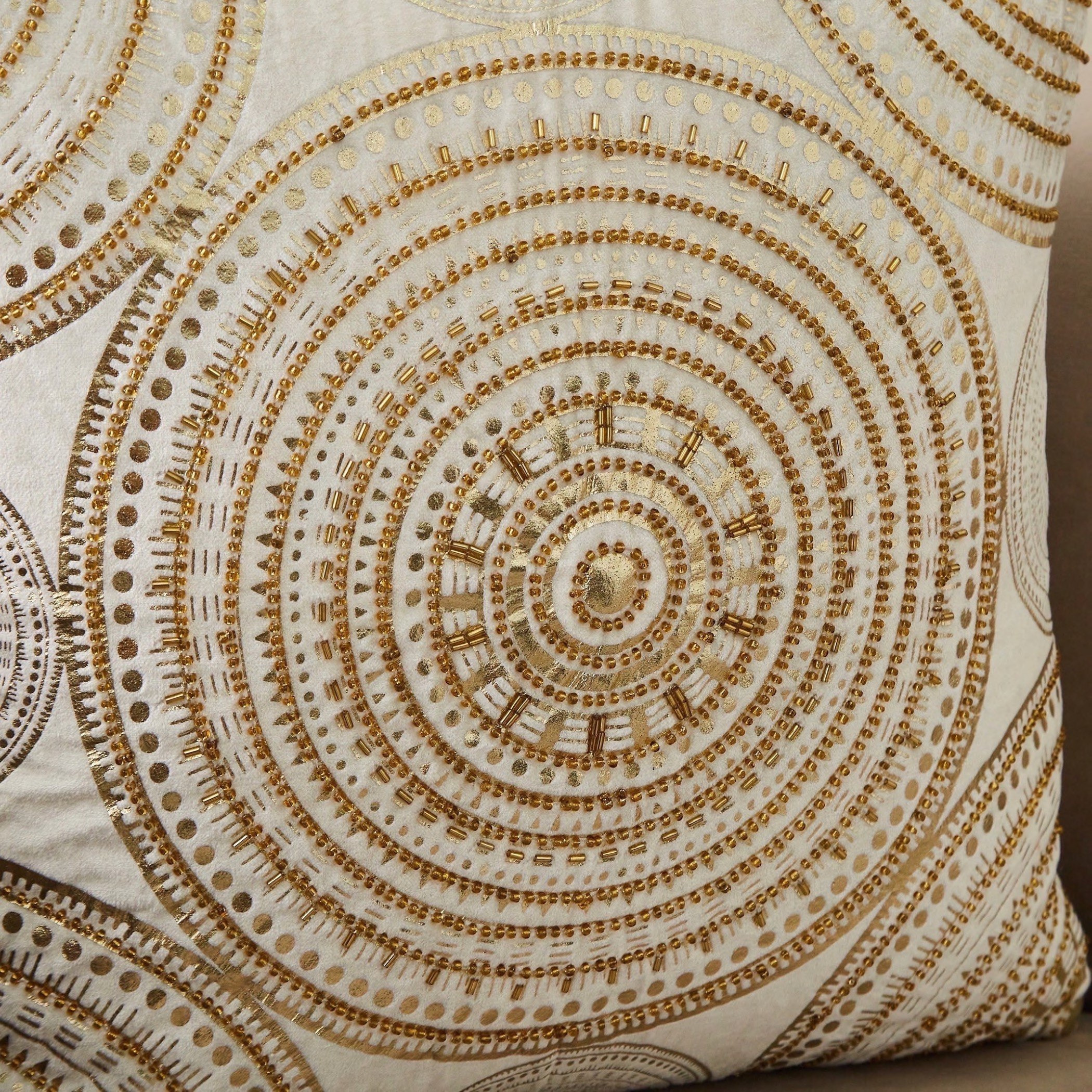 وسادة محشوة مخملية مطرزة من بترا ماري - 45x45 سم-hbxlivingroom-furnishings-cushionsandcovers-filledcushions-image-2