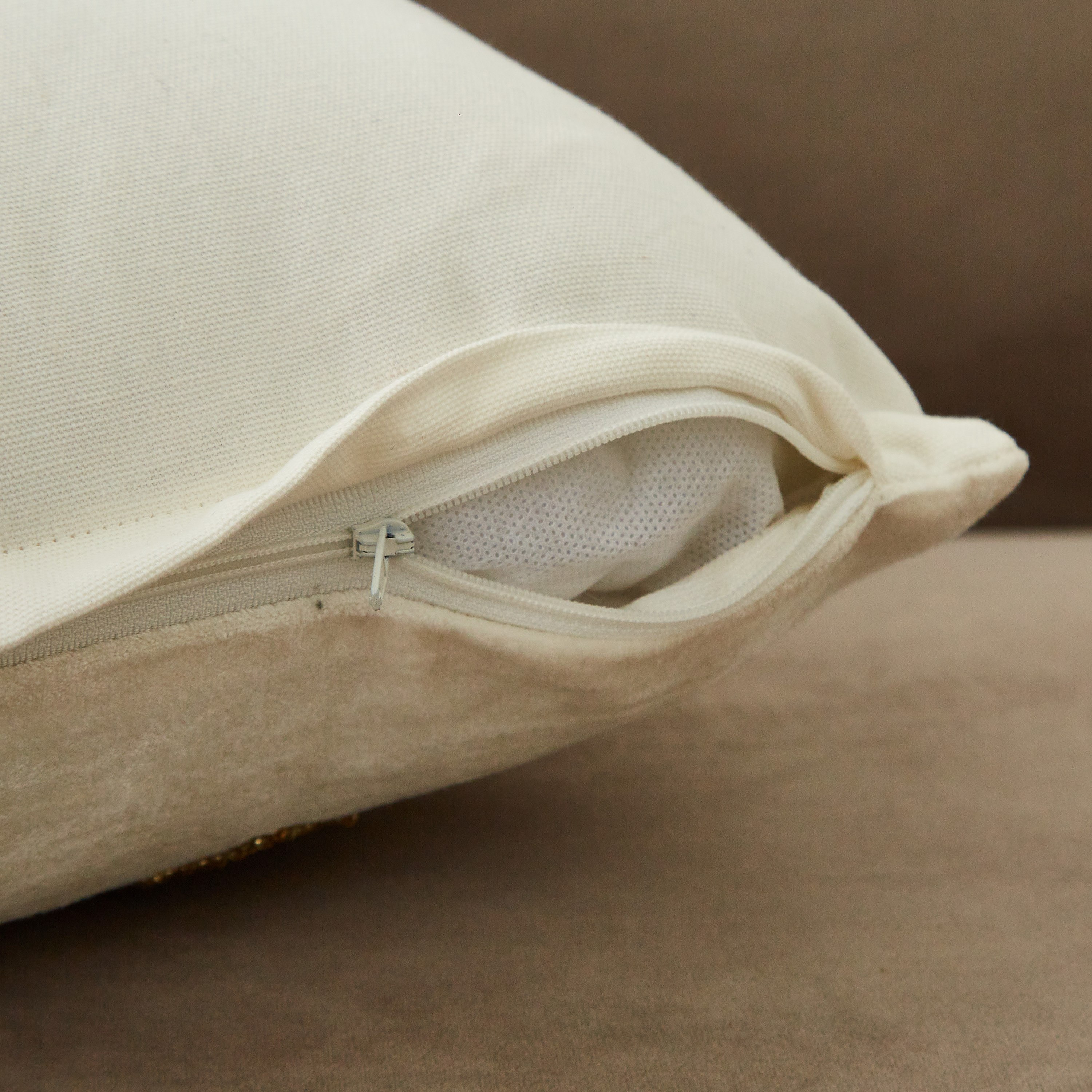 وسادة محشوة مخملية مطرزة من بترا مونيكا - 30x50 سم-hbxlivingroom-furnishings-cushionsandcovers-filledcushions-image-4