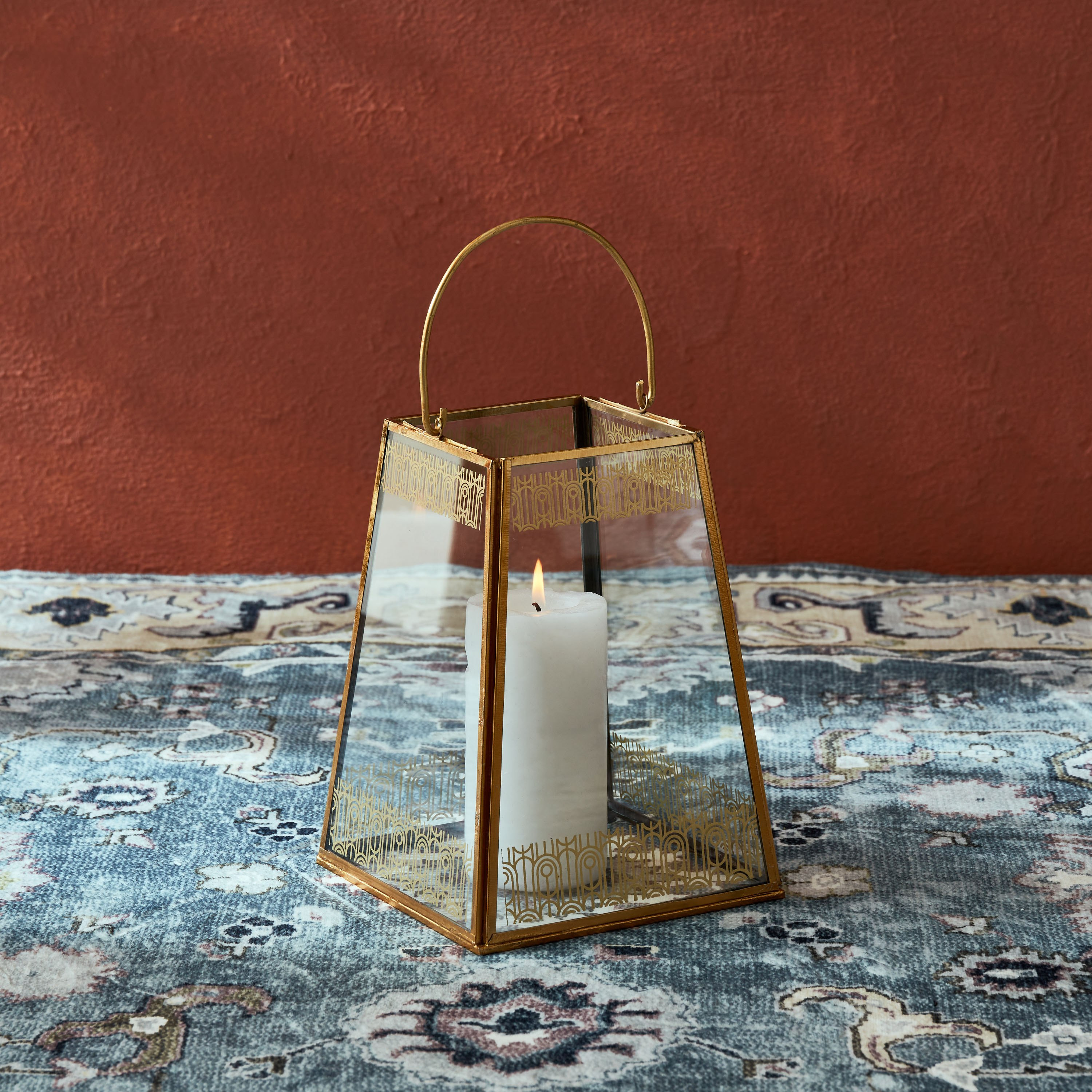 حامل شموع مثلث صغير ميتاليك من آيكيز - 15x15x20 سم-hbxlivingroom-decorandaccessories-candleholders-image-1
