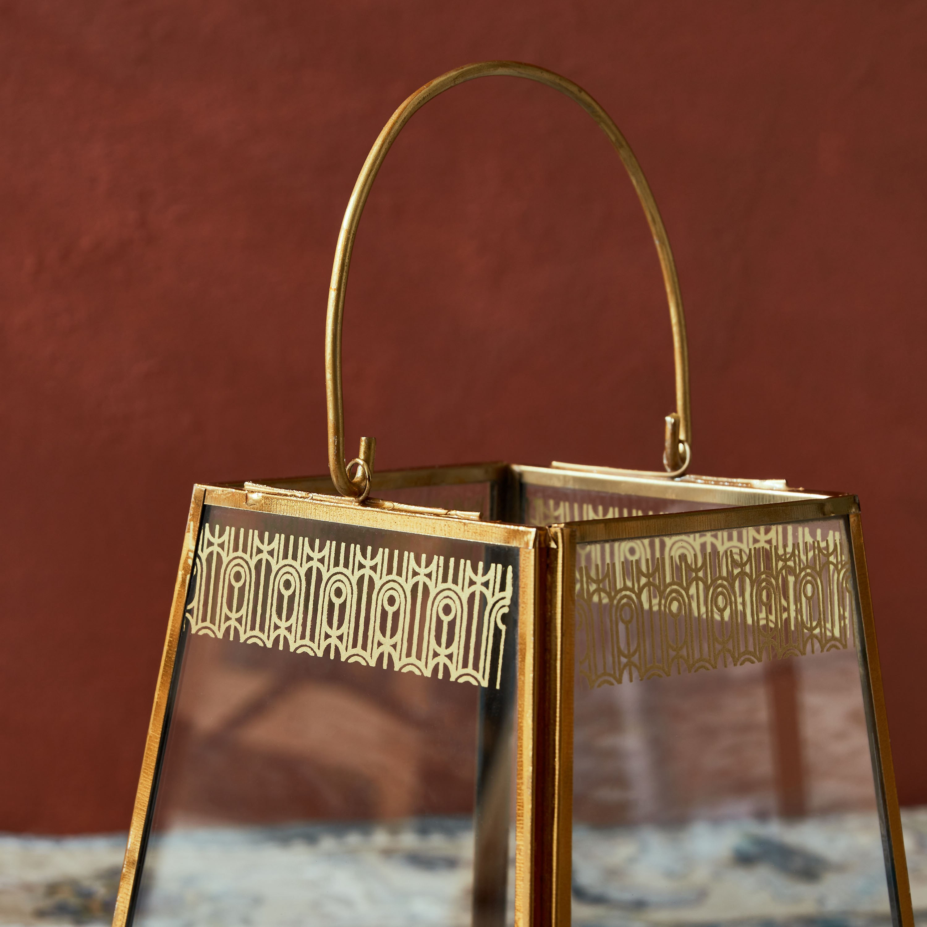 حامل شموع مثلث صغير ميتاليك من آيكيز - 15x15x20 سم-hbxlivingroom-decorandaccessories-candleholders-image-3