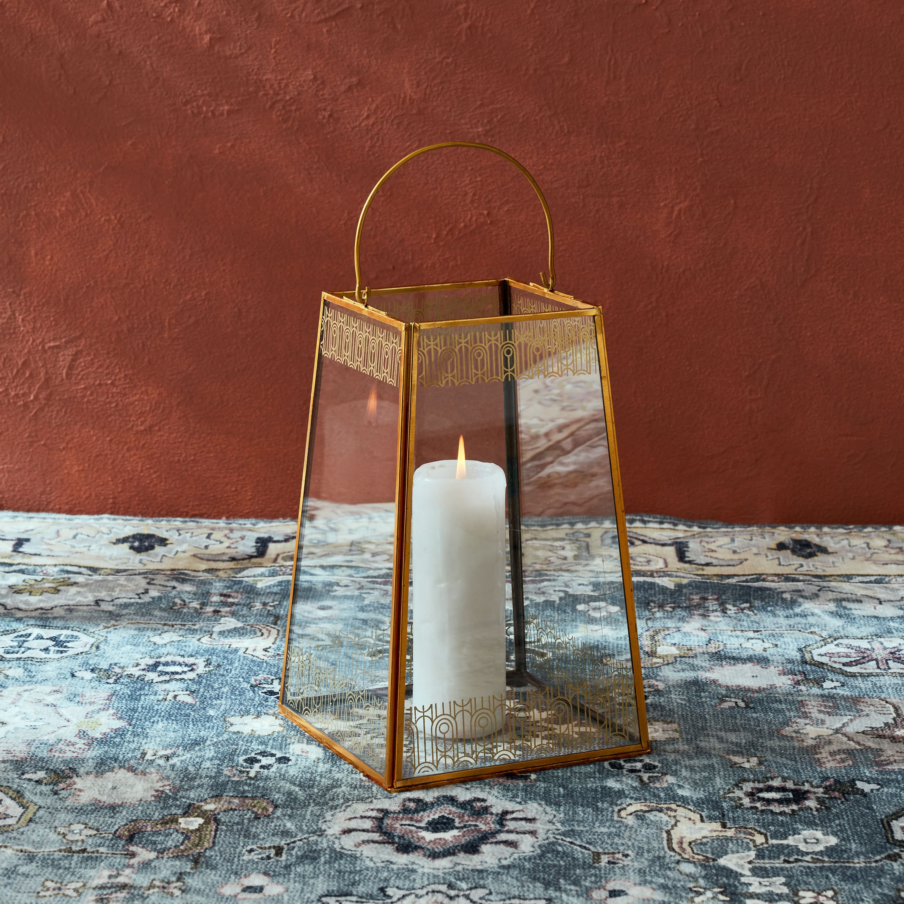 حامل شموع مثلث طويل ميتاليك من آيكيز - 18x18x28 سم-hbxlivingroom-decorandaccessories-candleholders-image-1