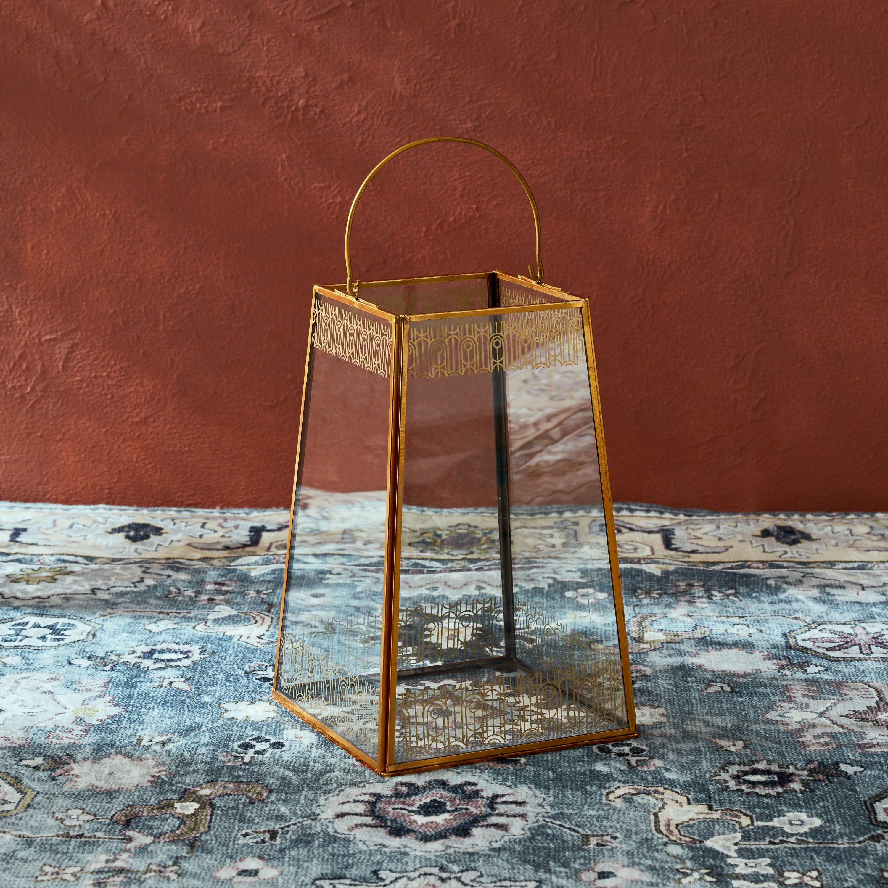 حامل شموع مثلث طويل ميتاليك من آيكيز - 18x18x28 سم-hbxlivingroom-decorandaccessories-candleholders-image-2