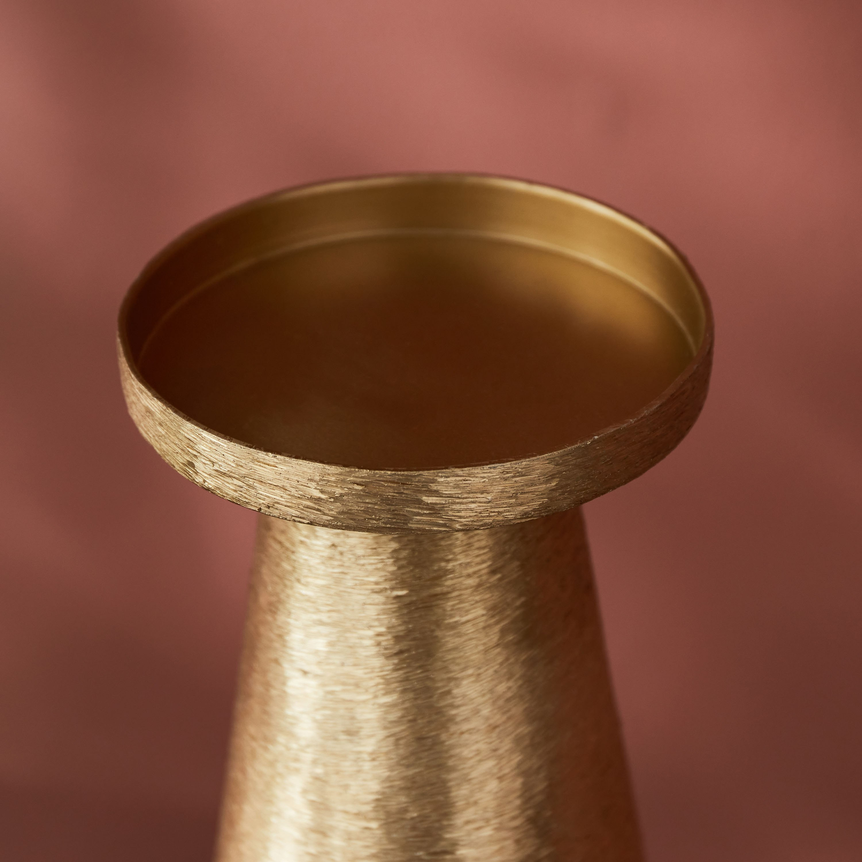 حامل شموع عمودي مطلي صغير معدني من آيكيز - 10x10x23 سم-hbxlivingroom-decorandaccessories-candleholders-image-3