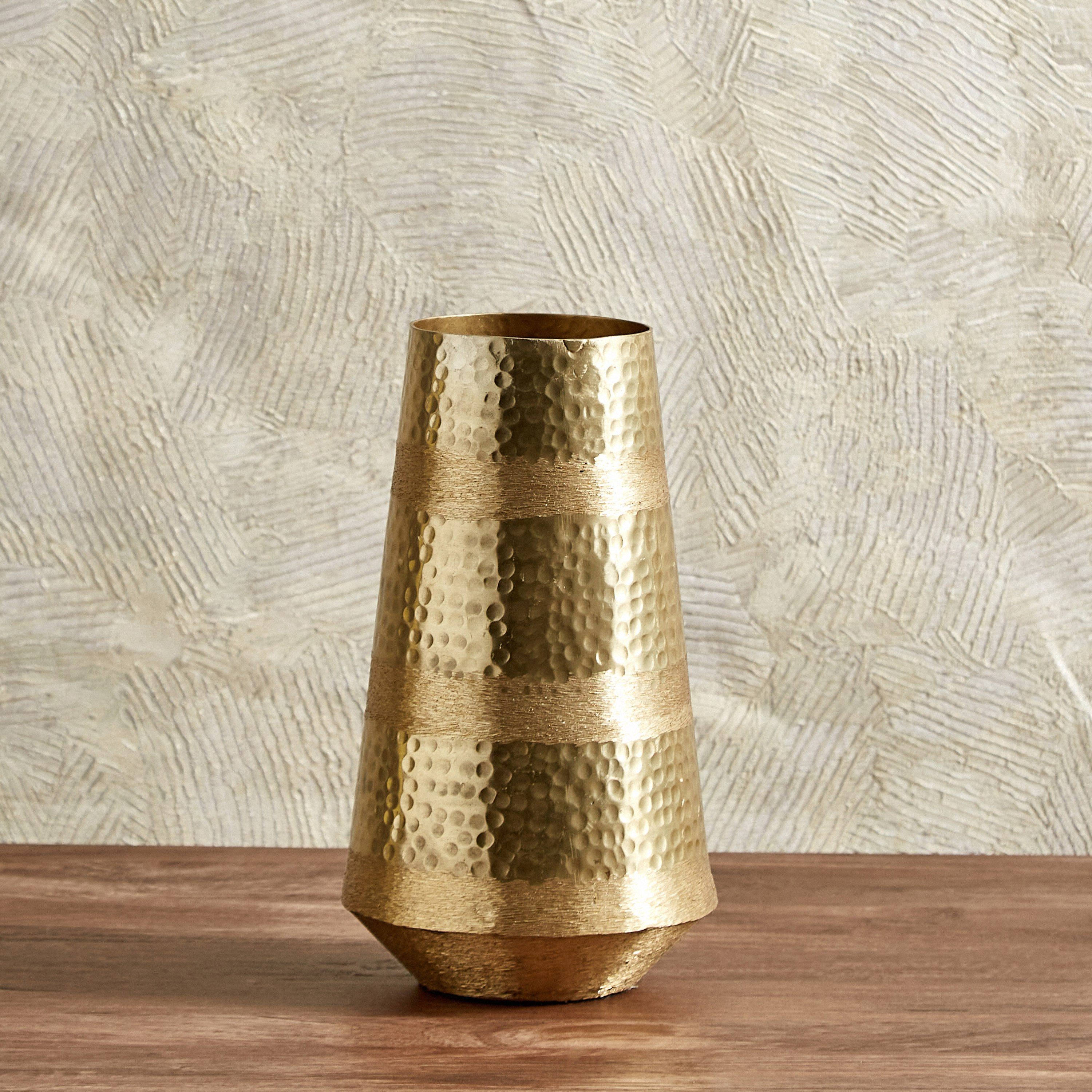مزهرية معدن مخططة من آيكيز - 17x17x32 سم-hbxhomeware-hbxdecorandfurnishings-image-2