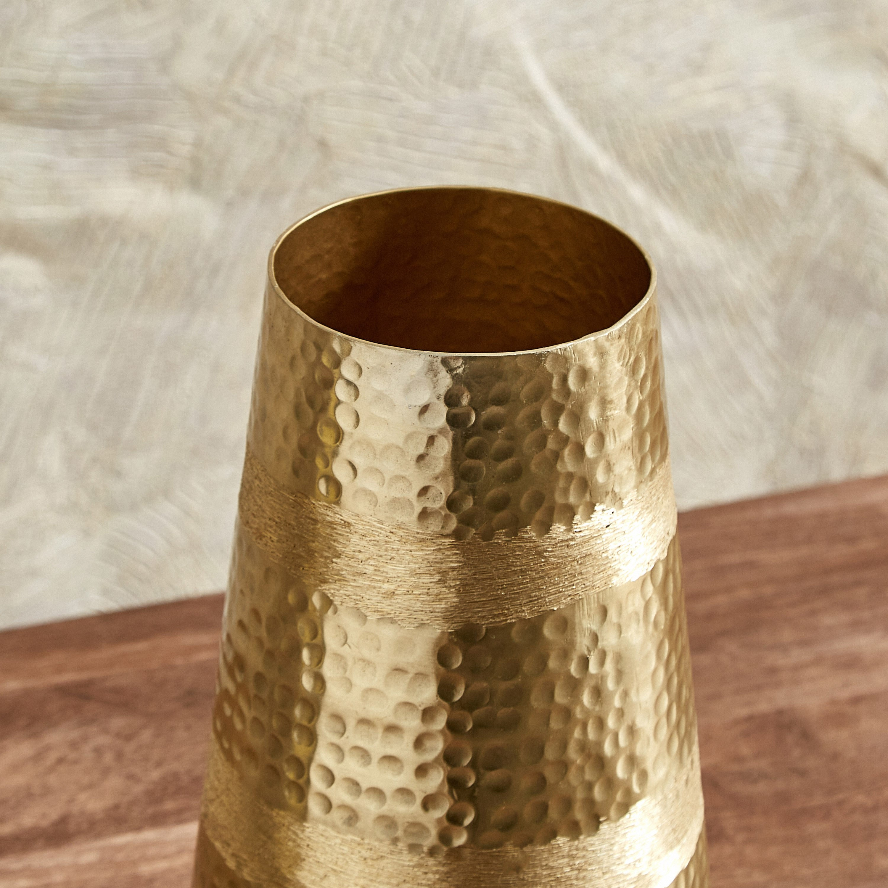 مزهرية معدن مخططة من آيكيز - 17x17x32 سم-hbxhomeware-hbxdecorandfurnishings-image-3
