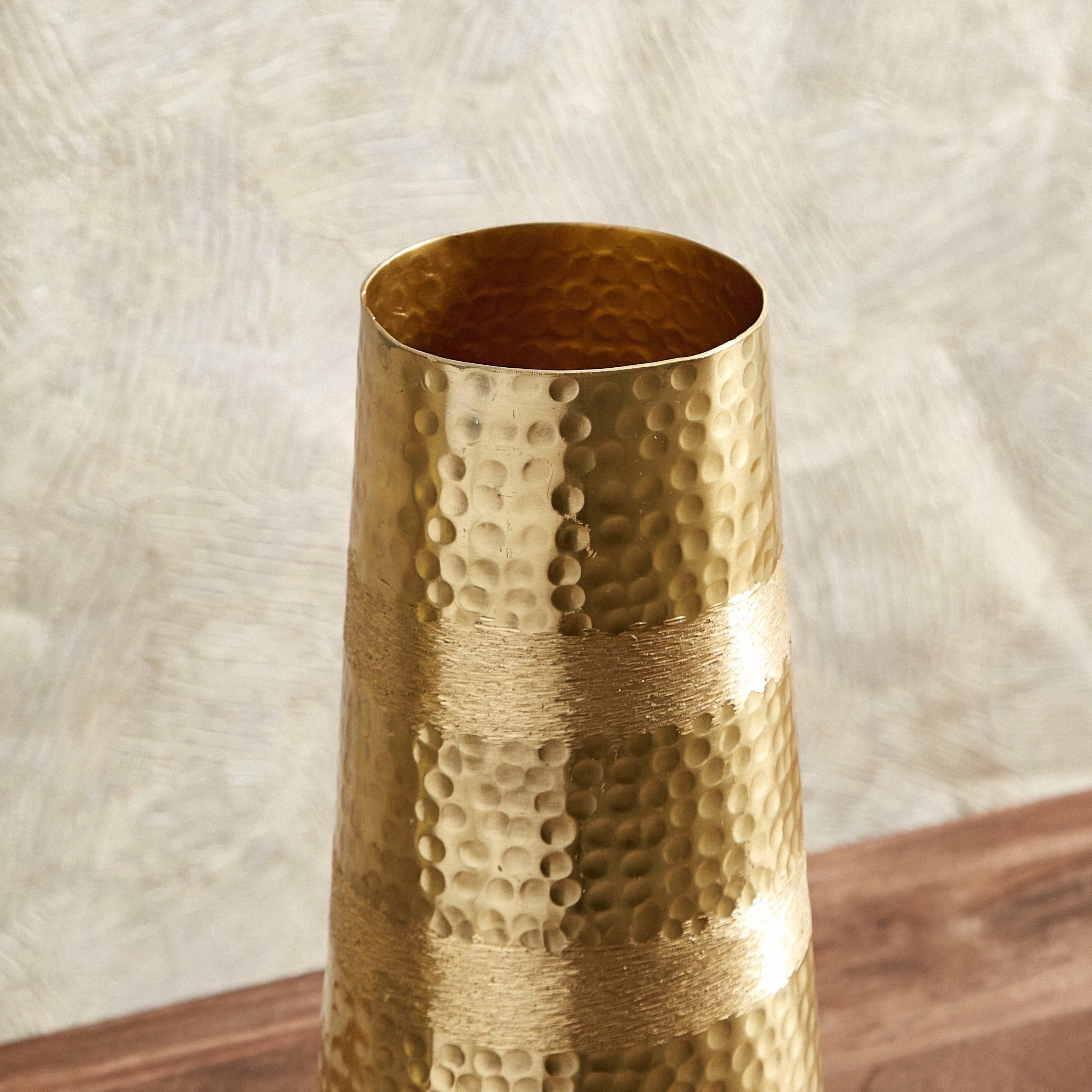 مزهرية معدنية مخططة من آيكيز - 17×17×40 سم-hbxhomeware-hbxdecorandfurnishings-image-3