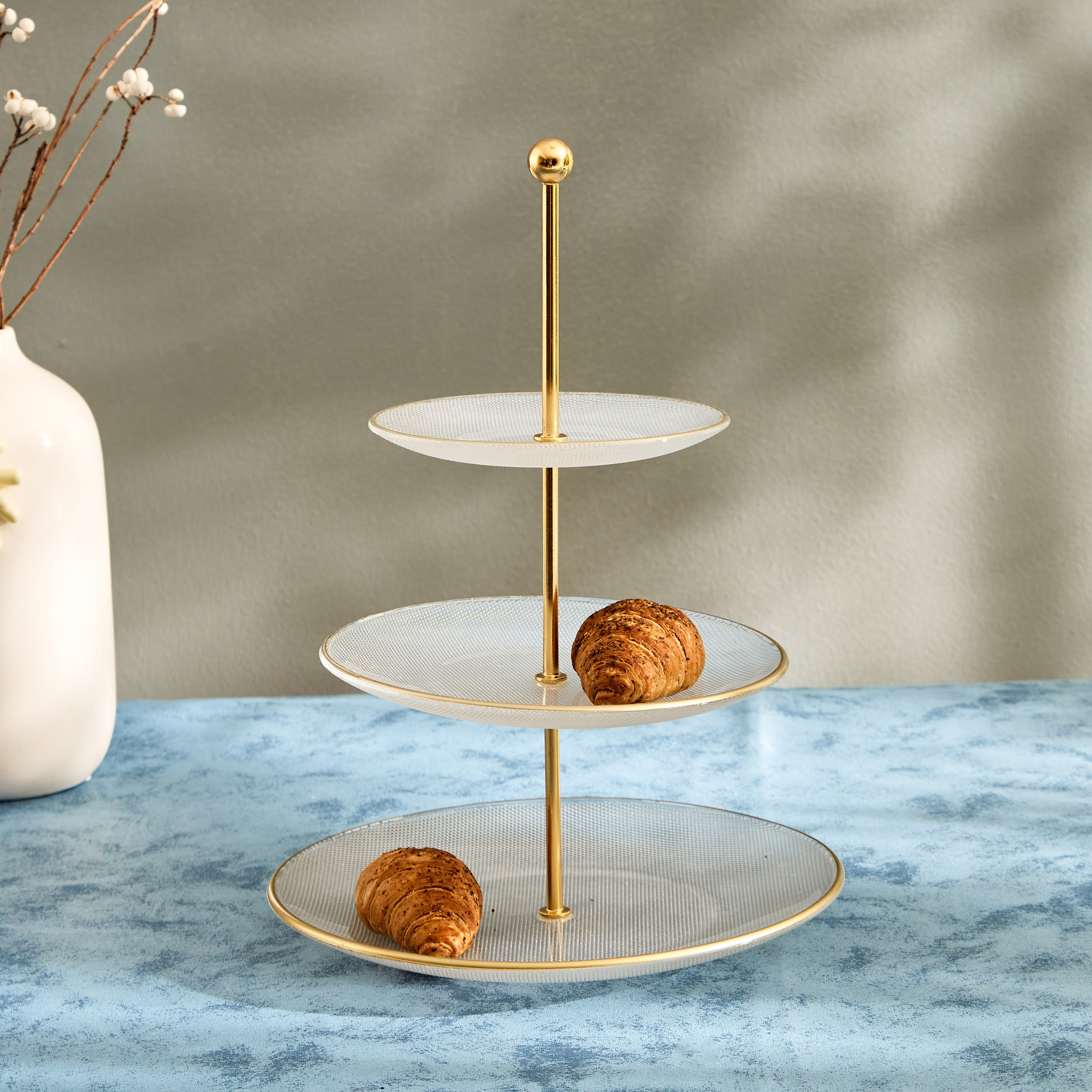 حامل كيك 3 طوابق بإطار ذهبي من فيستيف-hbxdecorandfurnishings-tabletop-serveware-image-1