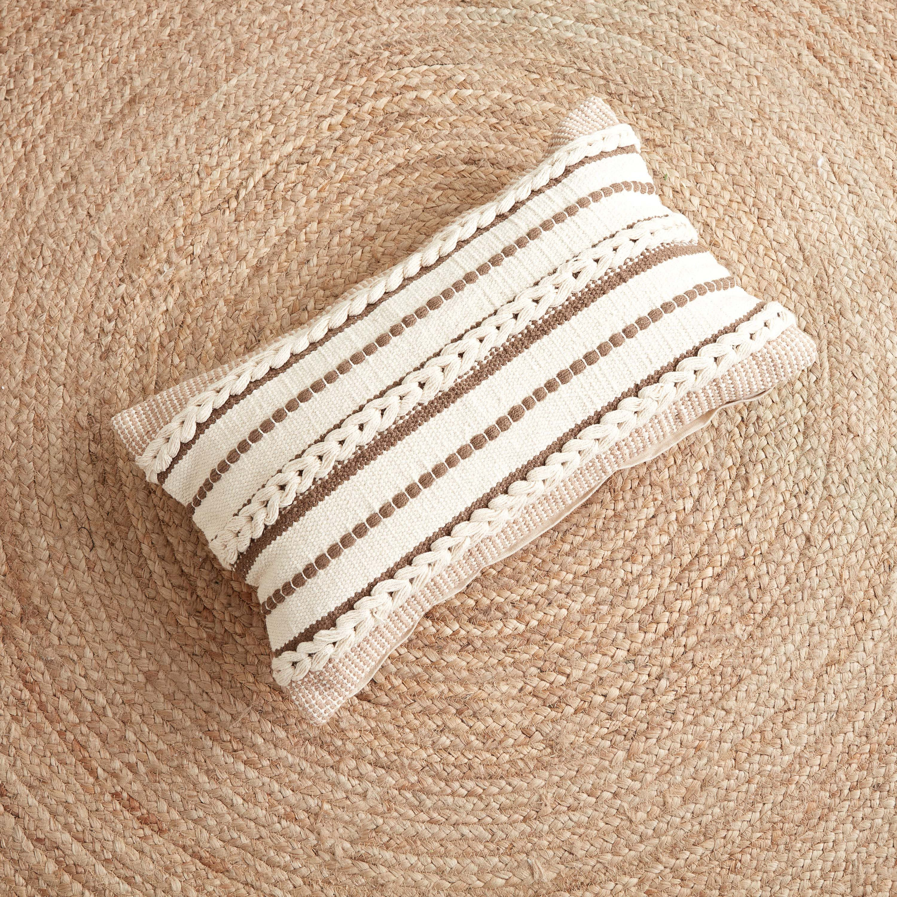 وسادة قطن محشوة مصنوعة يدويًا من ريا - 30x50 سم-hbxlivingroom-furnishings-cushionsandcovers-filledcushions-image-2