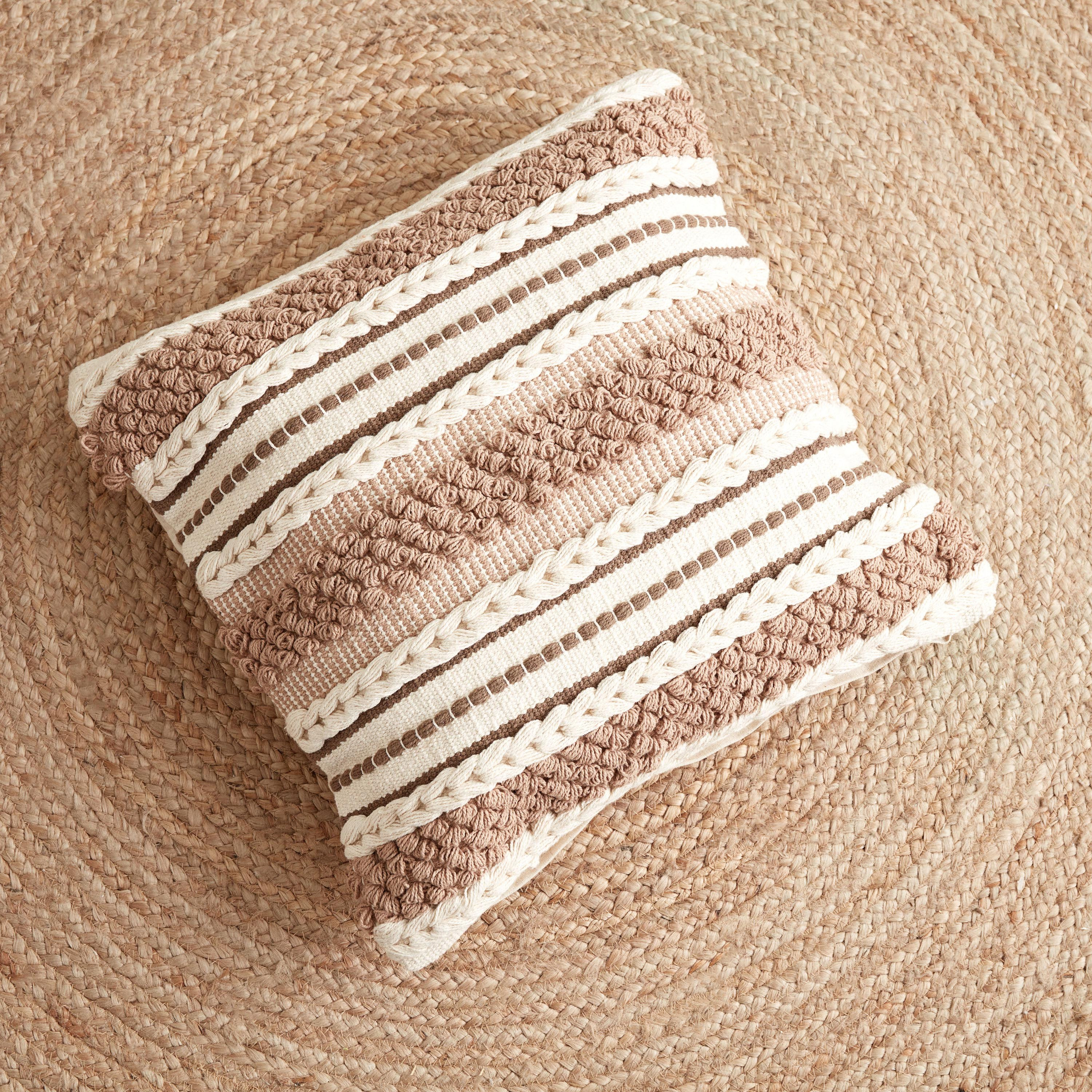 وسادة قطن محشوة مصنوعة يدويًا من ريا - 45x45 سم-hbxlivingroom-furnishings-cushionsandcovers-filledcushions-image-2