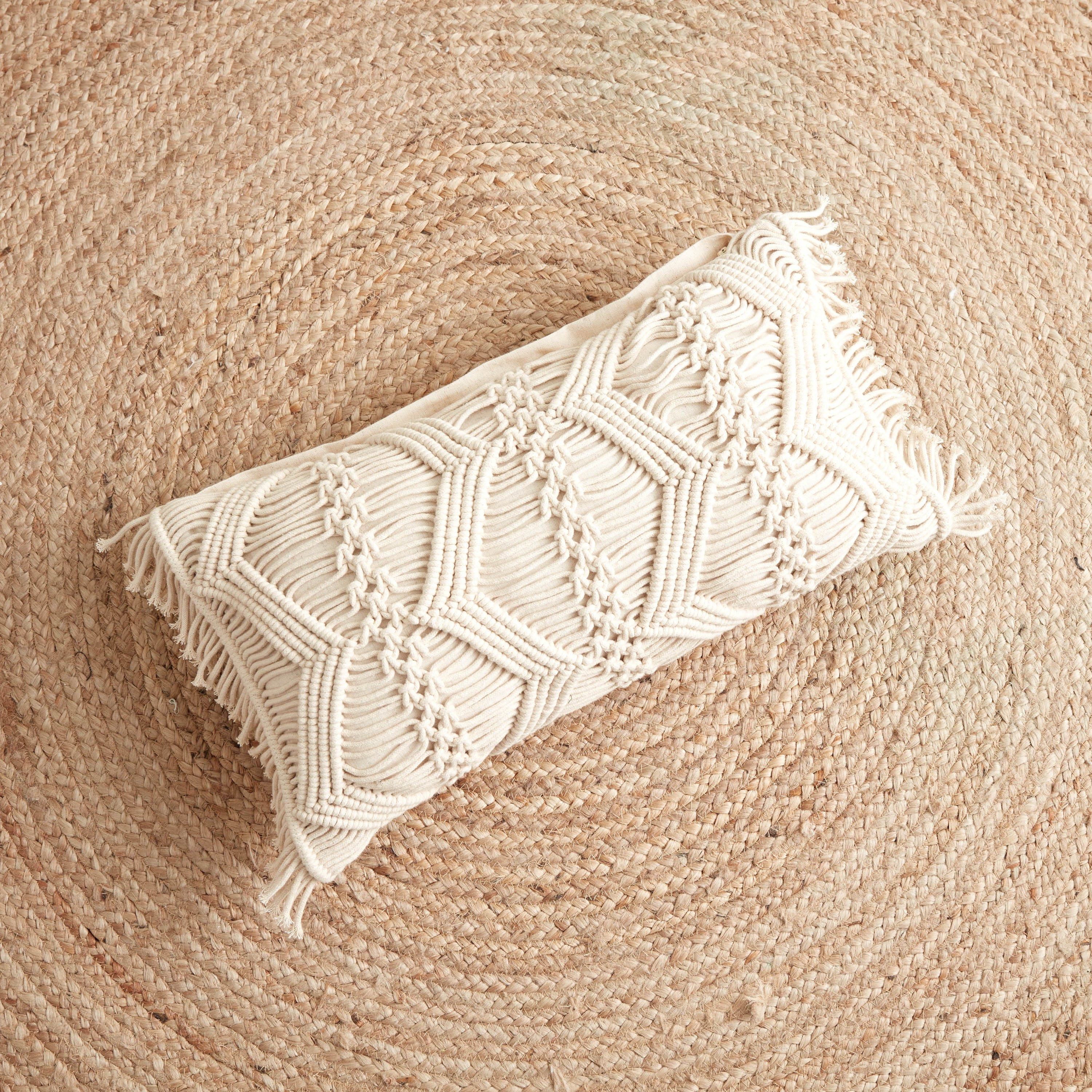 وسادة قطن محشوة مصنوعة يدويًا من أكيرا - 30x50 سم-hbxlivingroom-furnishings-cushionsandcovers-filledcushions-image-2