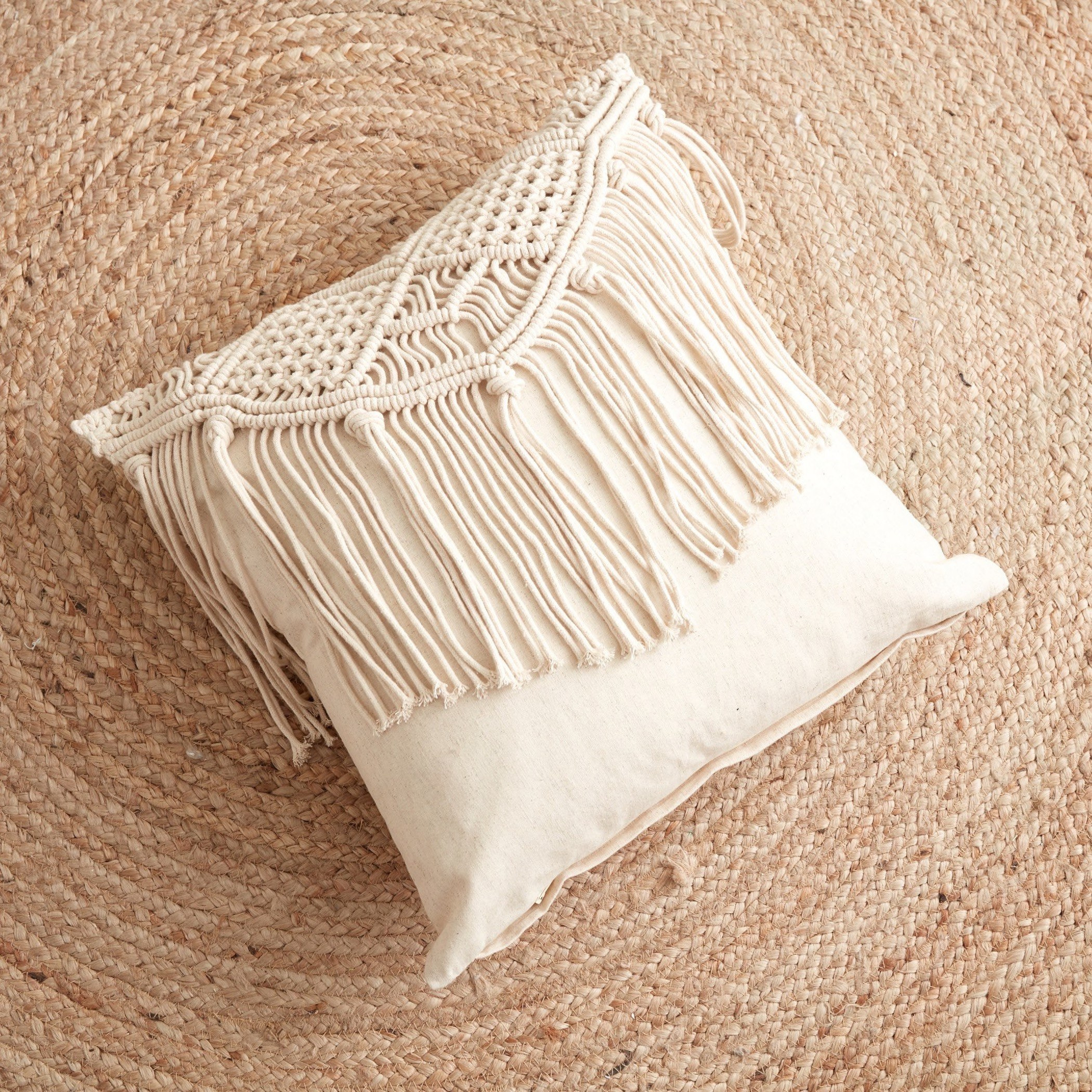 وسادة قطن محشوة مصنوعة يدويًا من أكيرا - 45x45 سم-hbxlivingroom-furnishings-cushionsandcovers-filledcushions-image-2