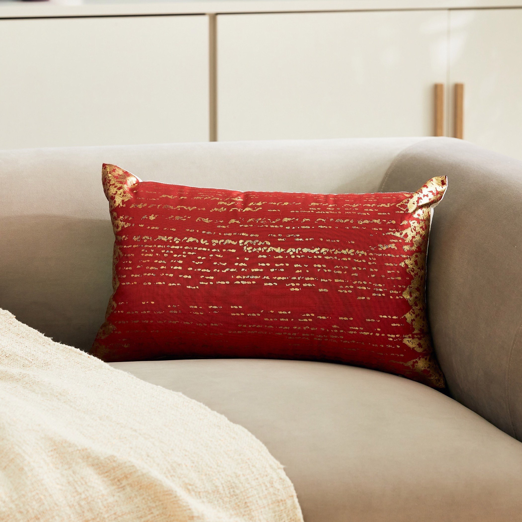 غطاء وسادة بطبعات فويل من دازلينج بيتسي - 30x50 سم-hbxhomeware-cushionsandcovers-cushioncovers-image-1