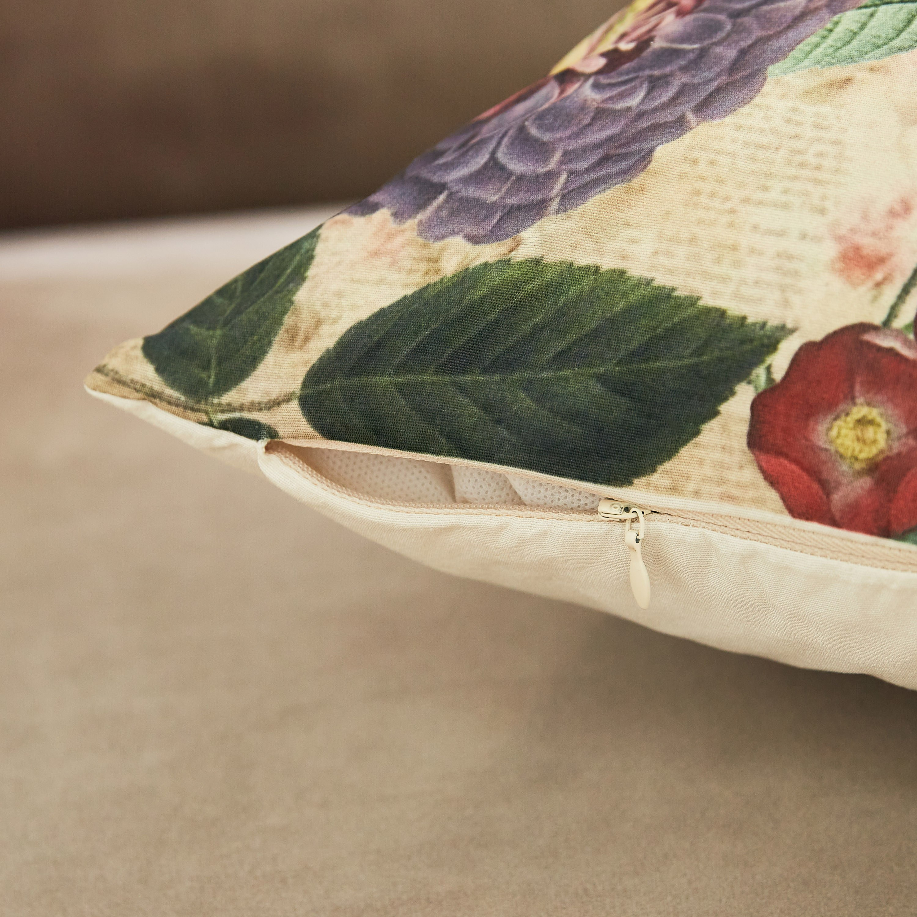 غطاء وسادة بطبعات فلورا دارسي - 40x40 سم-hbxhomeware-cushionsandcovers-cushioncovers-image-3