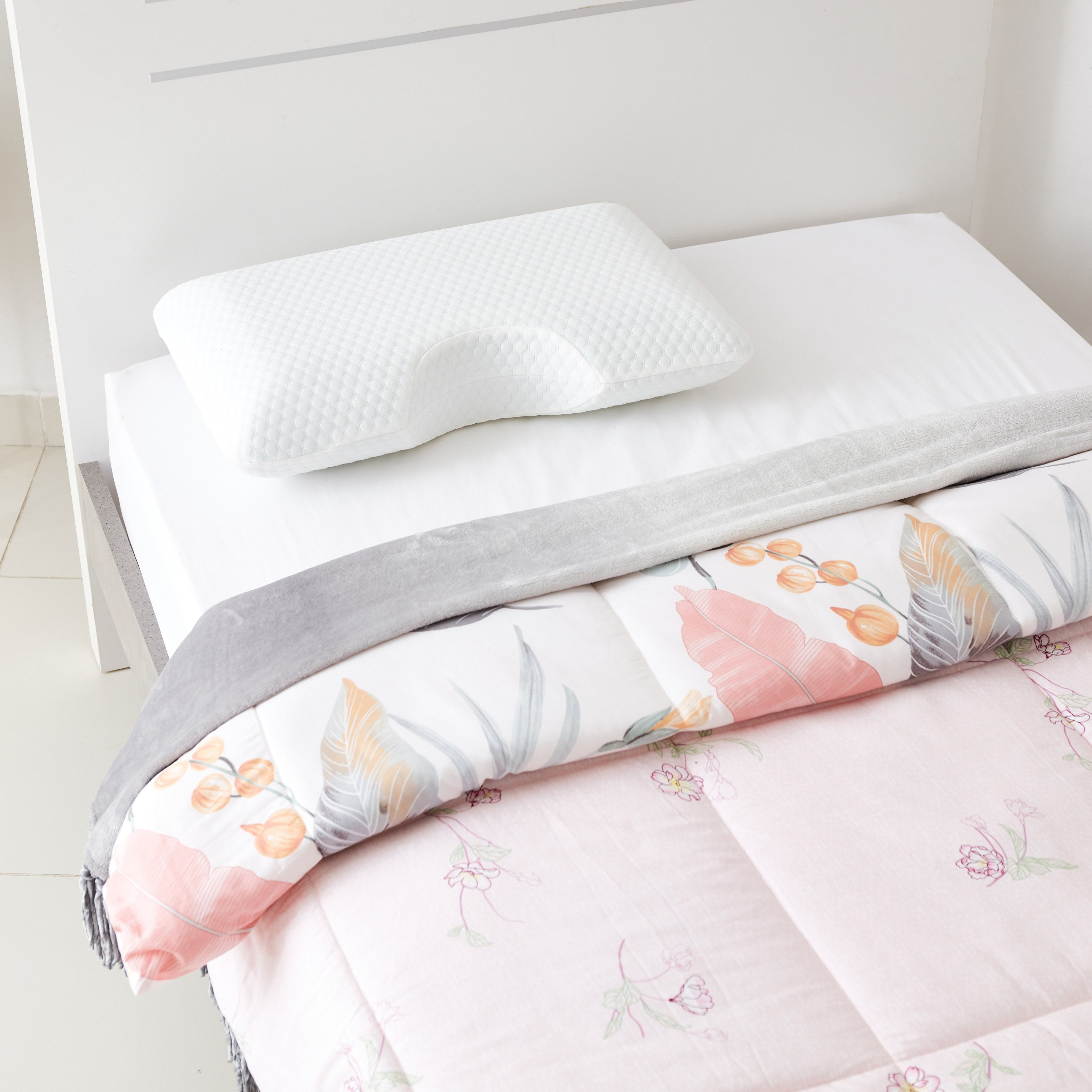 وسادة تبريد ميموري فوم لراحة الأكتاف - 64x41x13.5 سم-hbxdecorandfurnishings-bedding-duvetsandpillows-image-5