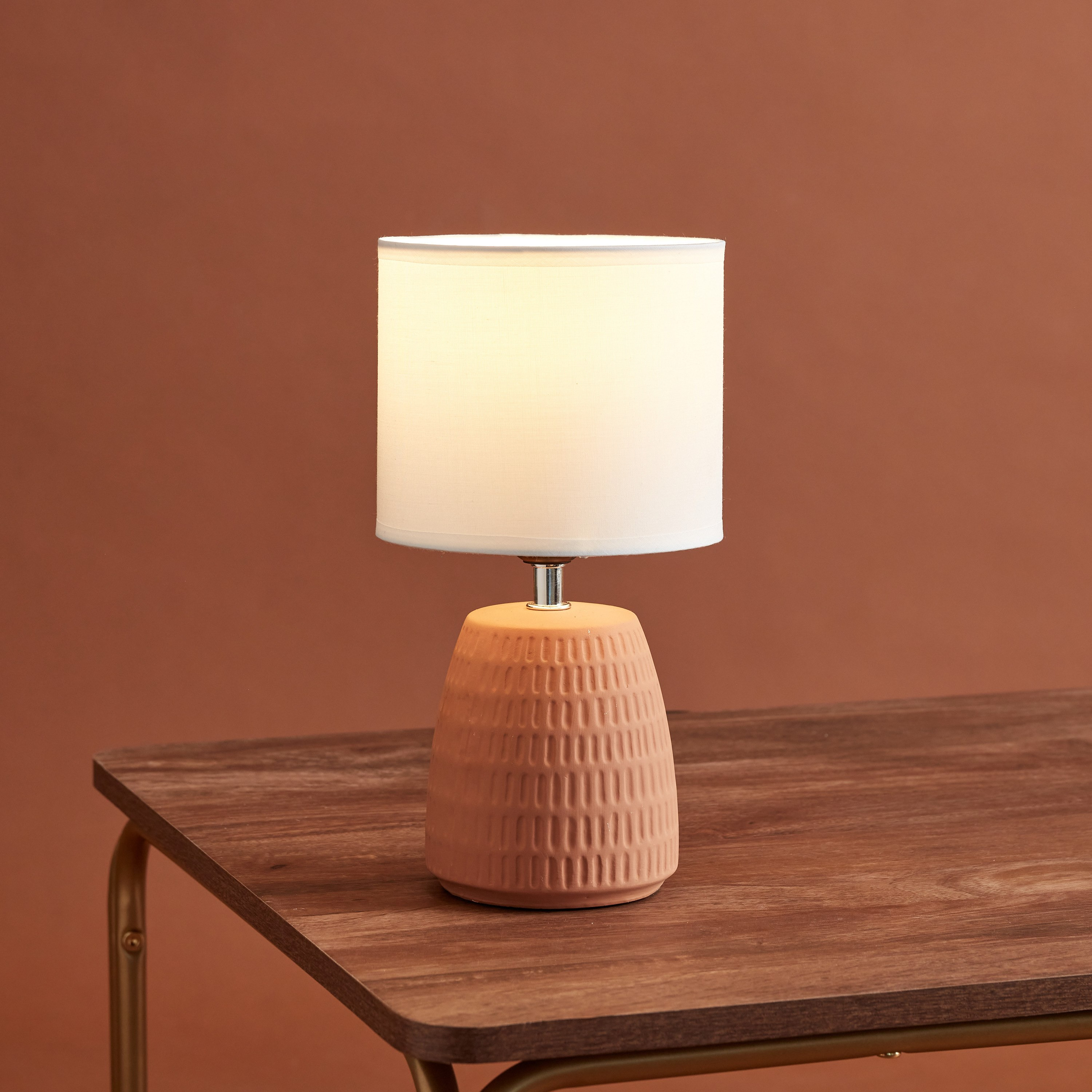 مصباح طاولة سيراميك بارز الملمس من كوو - 15x15x30 سم-hbxlivingroom-lighting-tablelamps-image-2