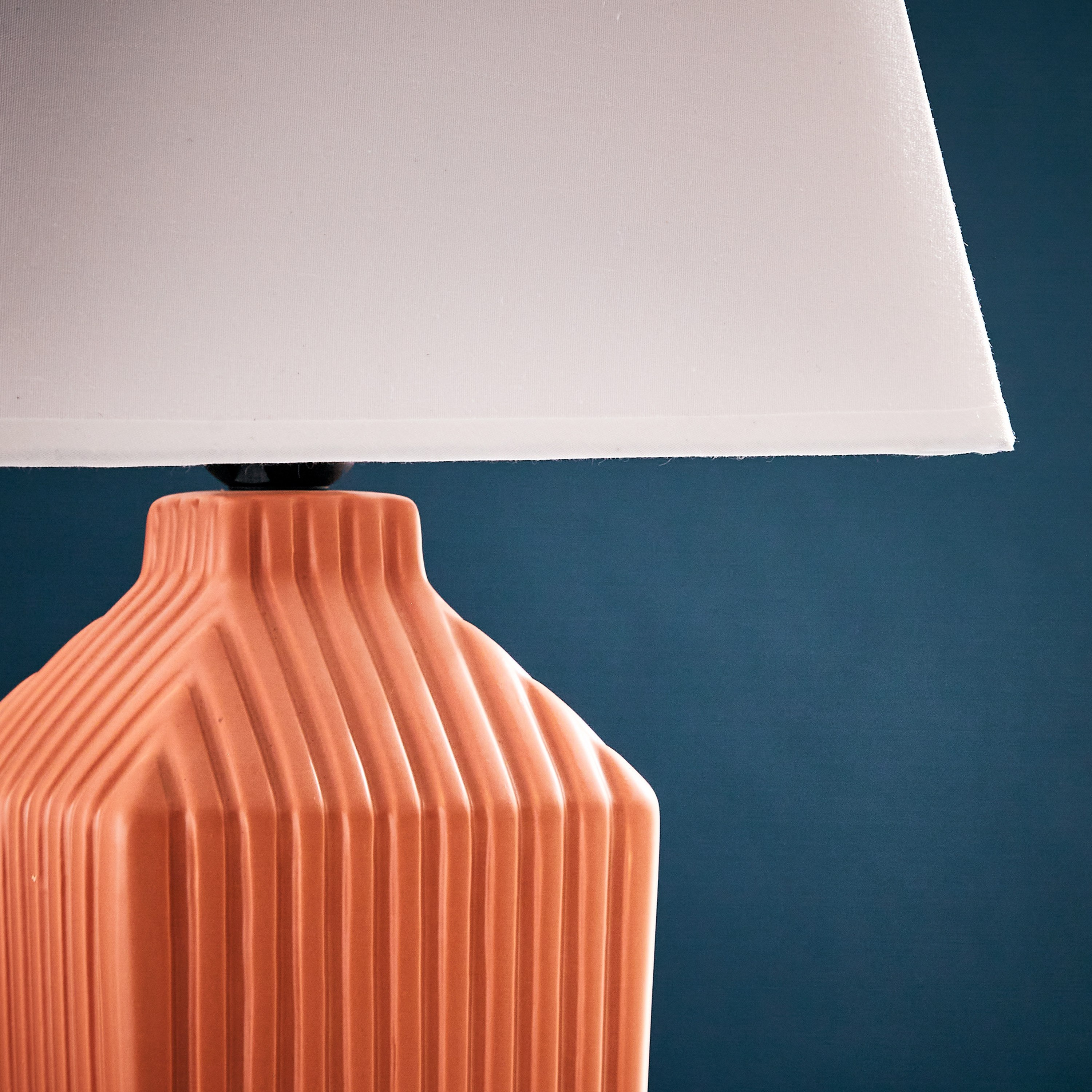 مصباح طاولة سيراميك من سكايلر - 23x23x38 سم-hbxlivingroom-lighting-tablelamps-image-4