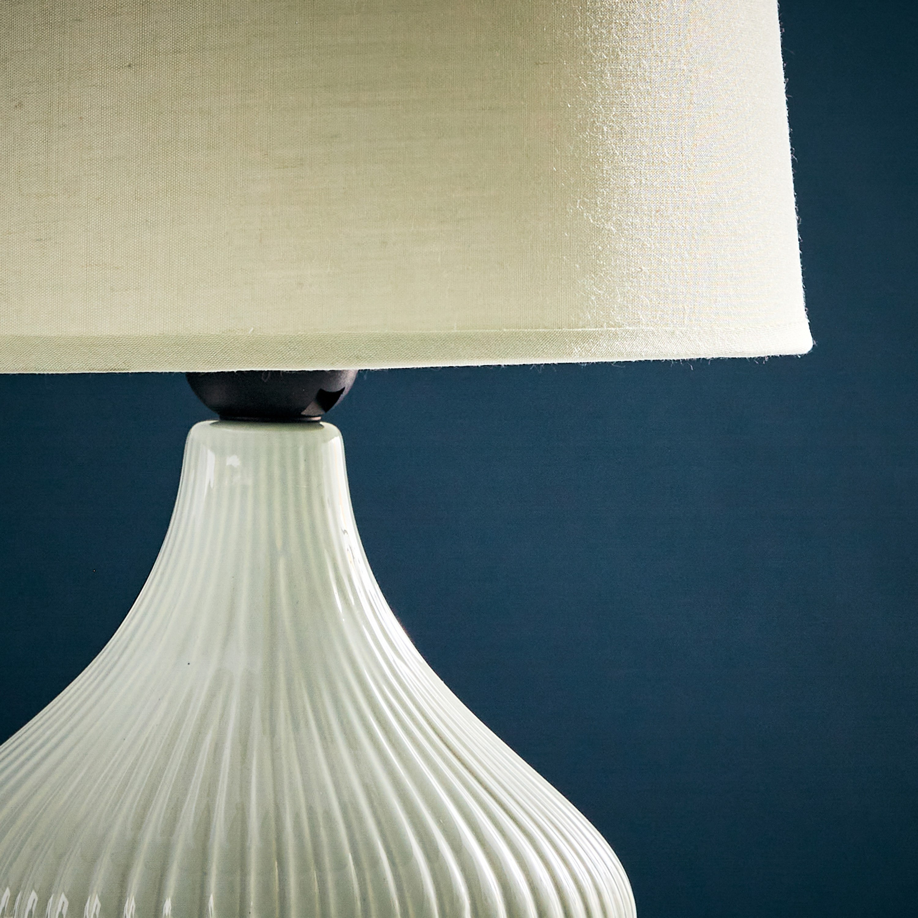 مصباح طاولة سيراميك من سكايلر - 23x23x31 سم-hbxlivingroom-lighting-tablelamps-image-4