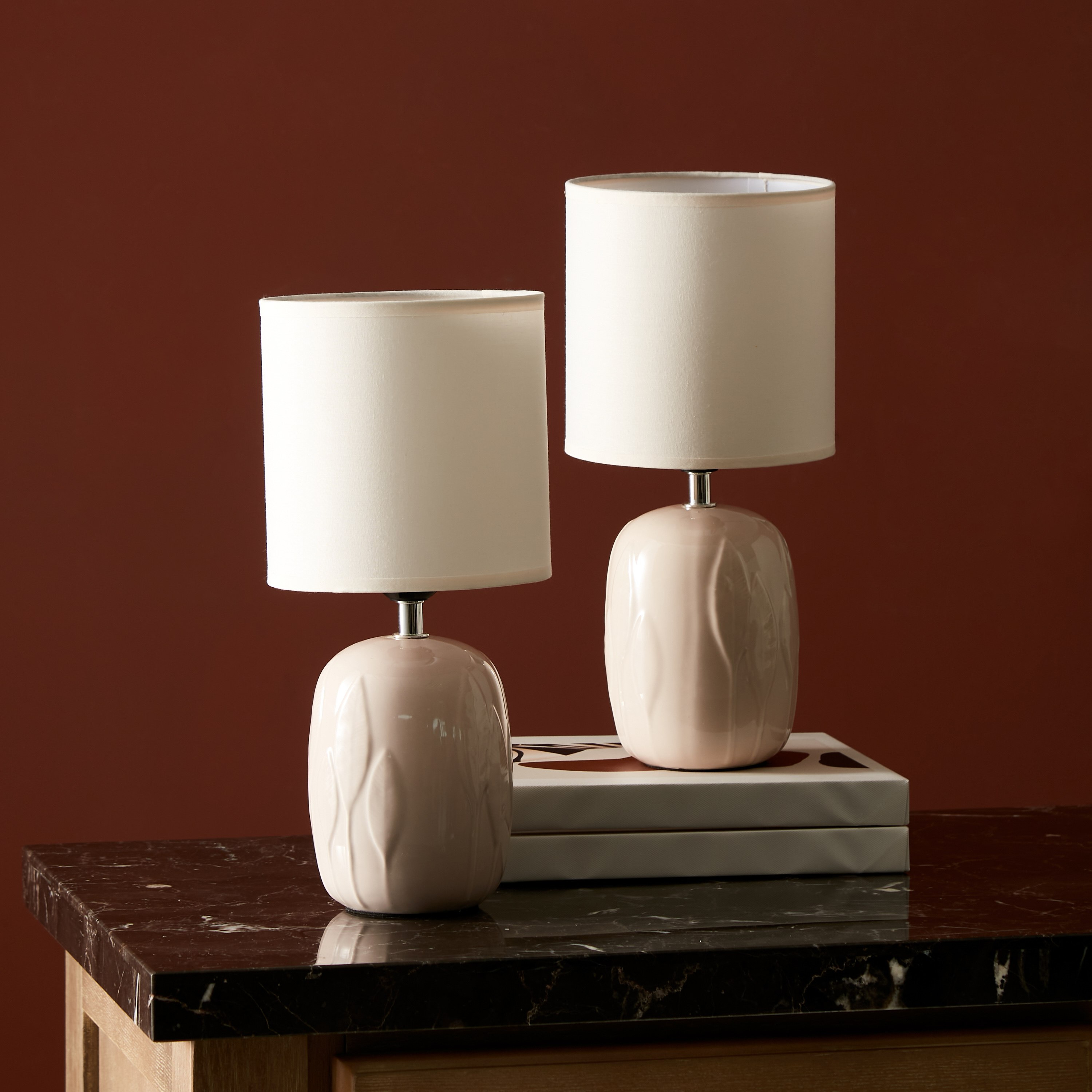 طقم مصباح طاولة سيراميك قطعتين من سكايلار - 20x20x29 سم-hbxlivingroom-lighting-tablelamps-image-1